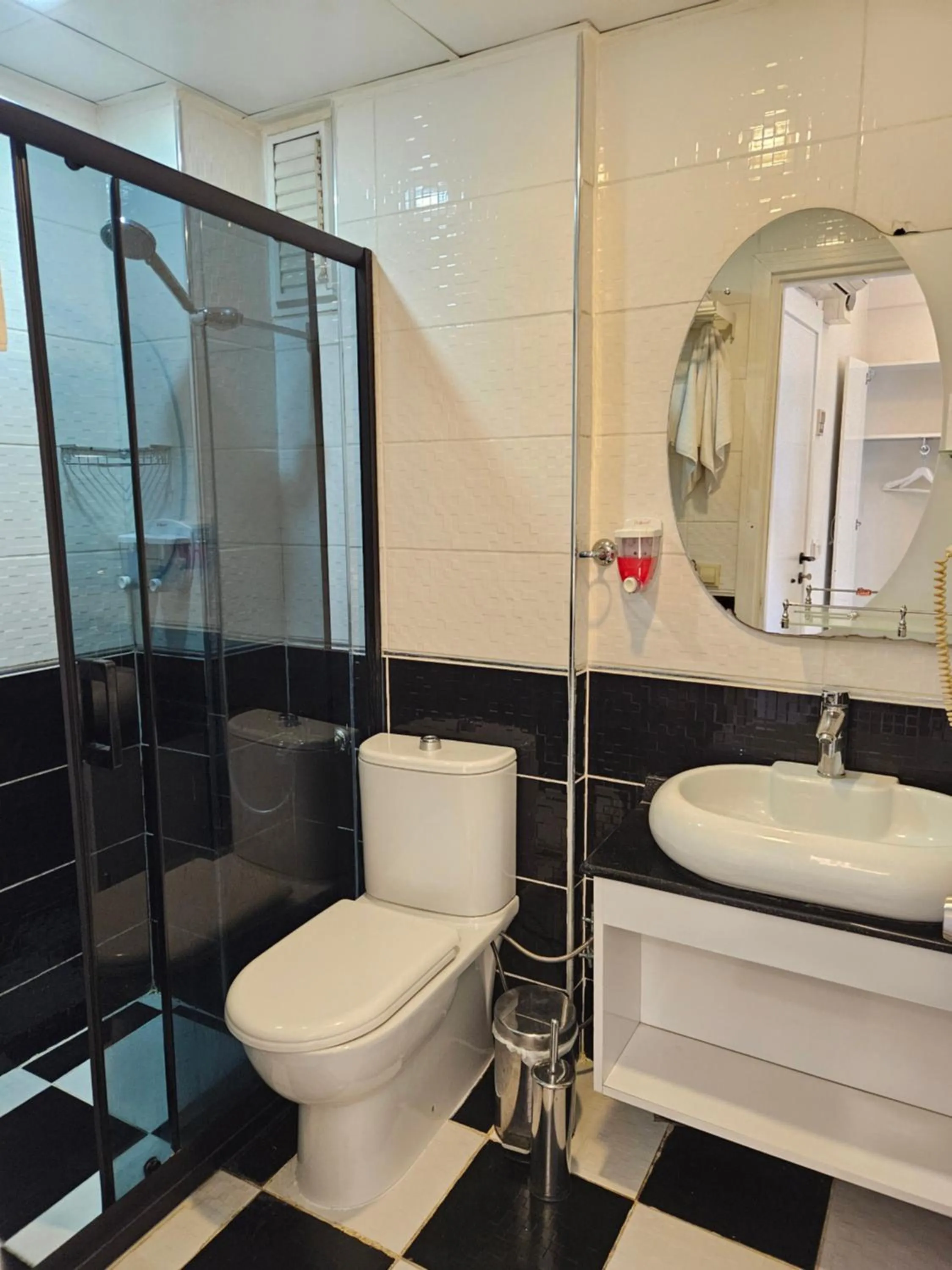 Shower in Lemon Residence