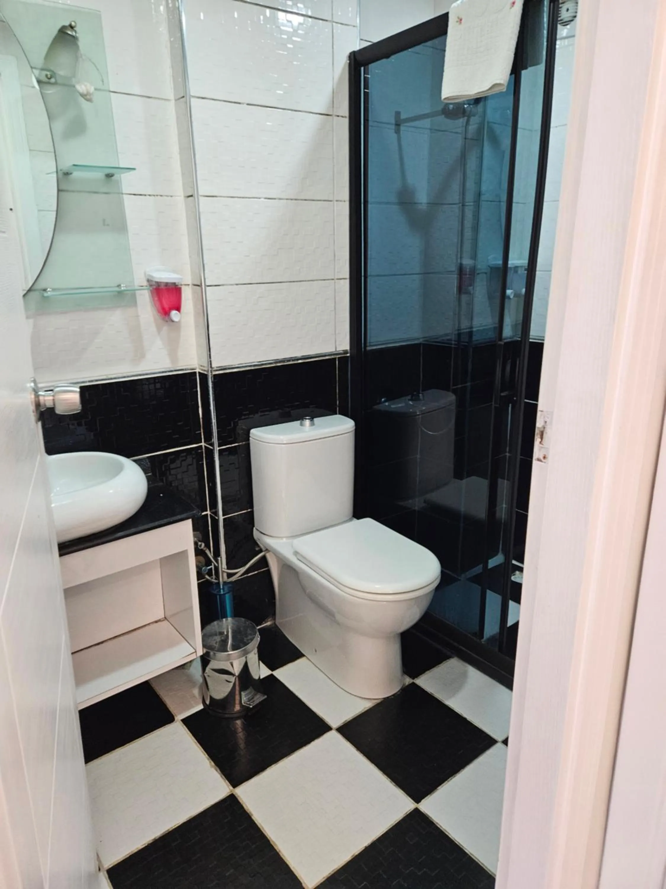 Shower in Lemon Residence