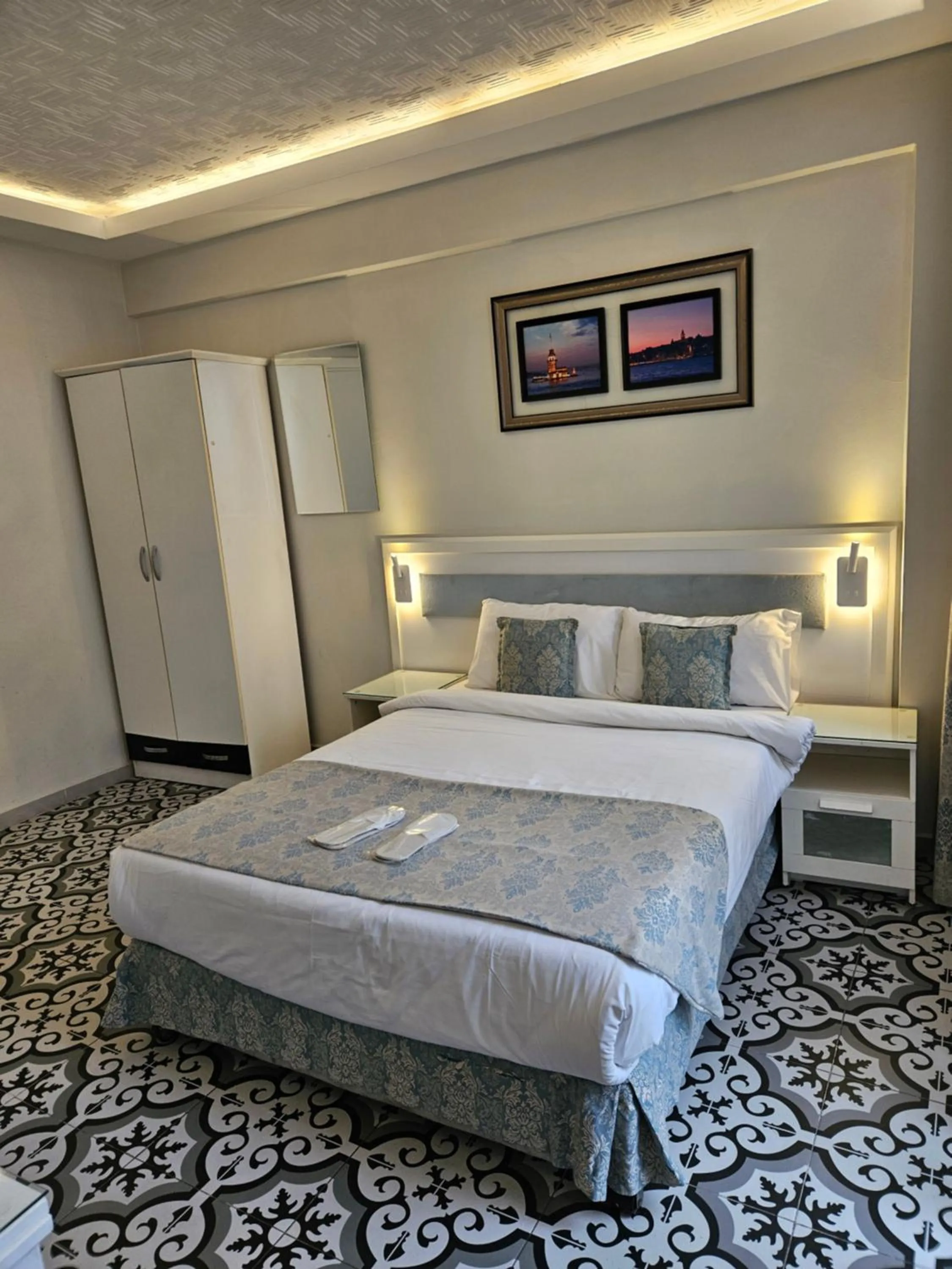 Bedroom, Bed in Lemon Residence