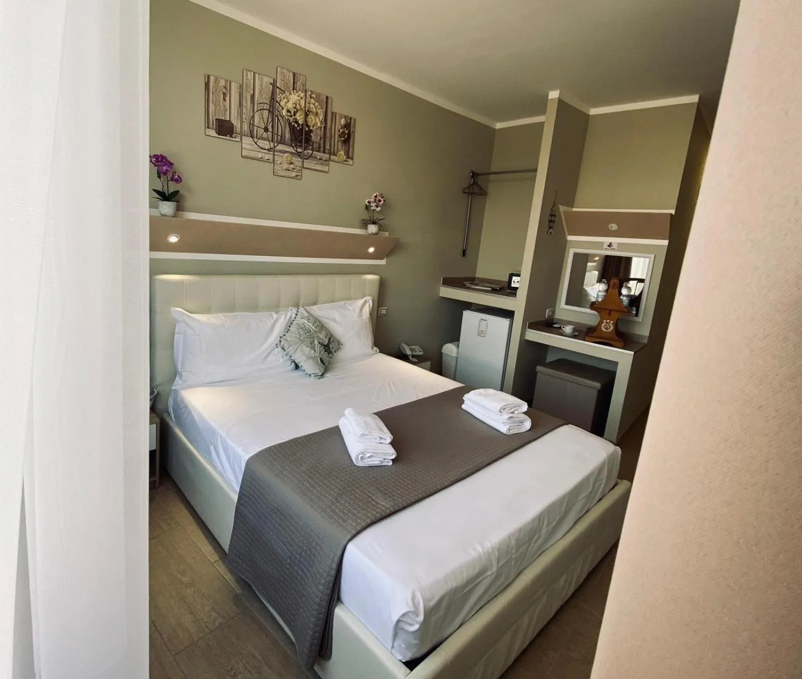 Property building, Bed in Atico Hotel