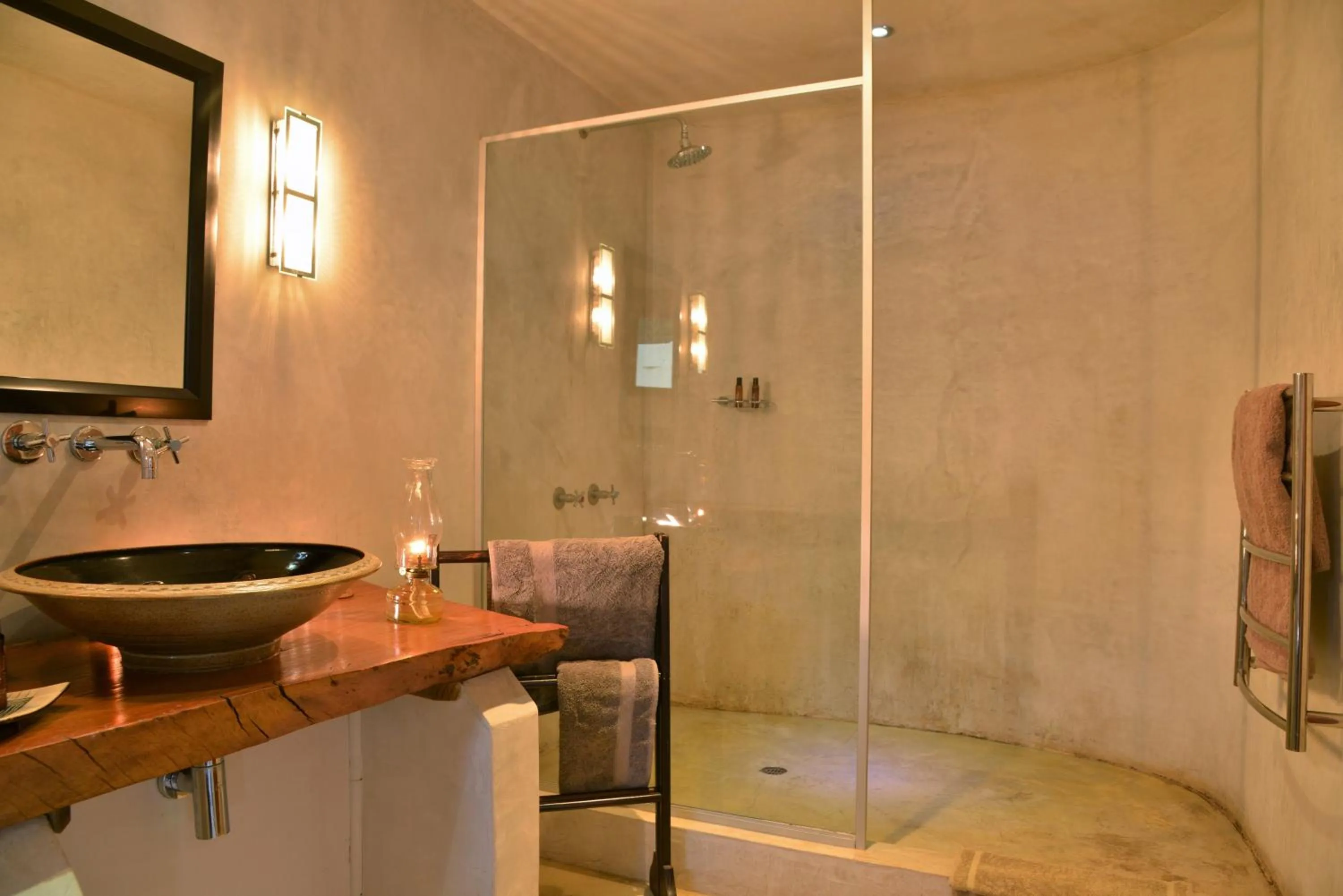Bathroom in Sibuya Game Reserve and Lodge