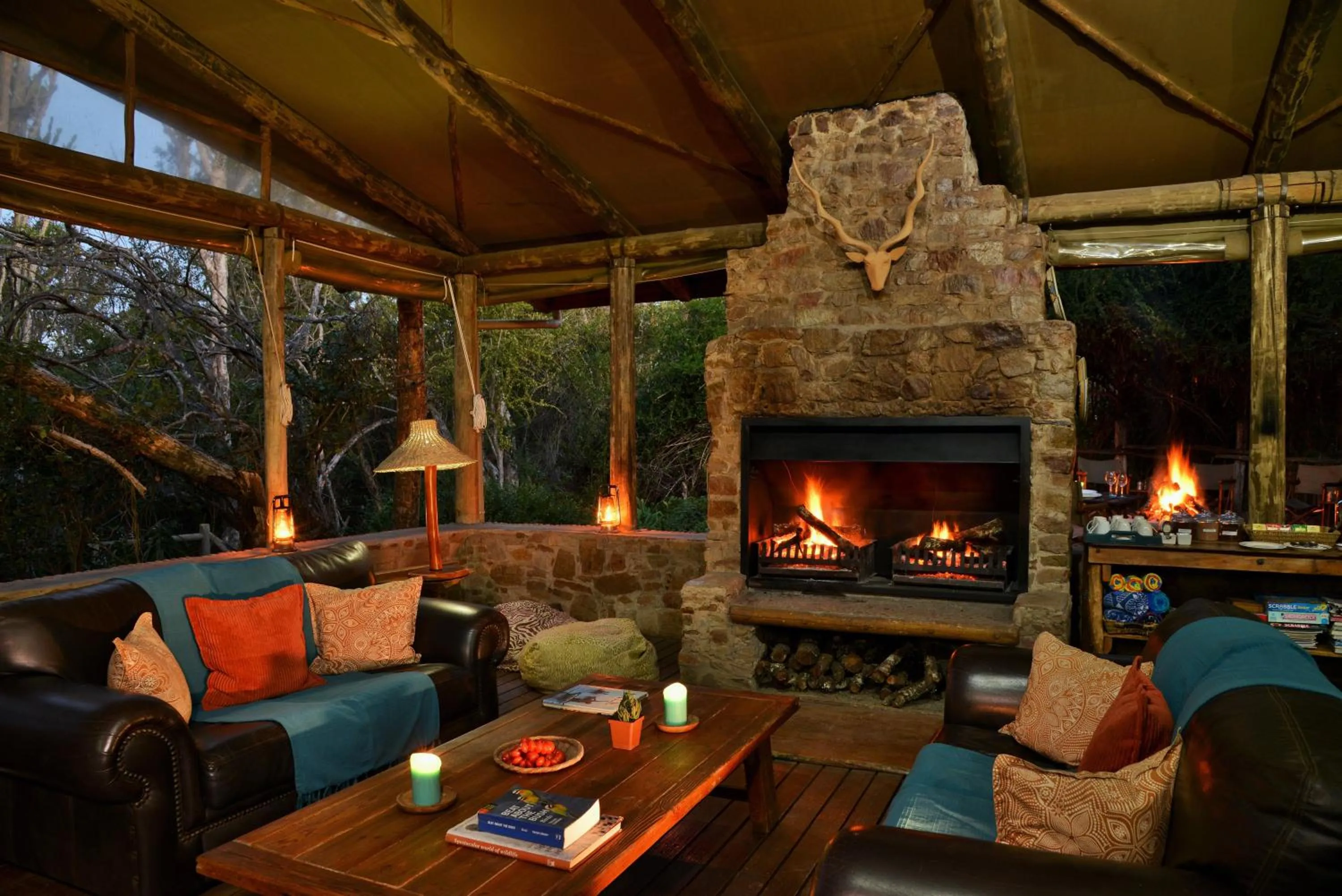 Lounge or bar in Sibuya Game Reserve and Lodge