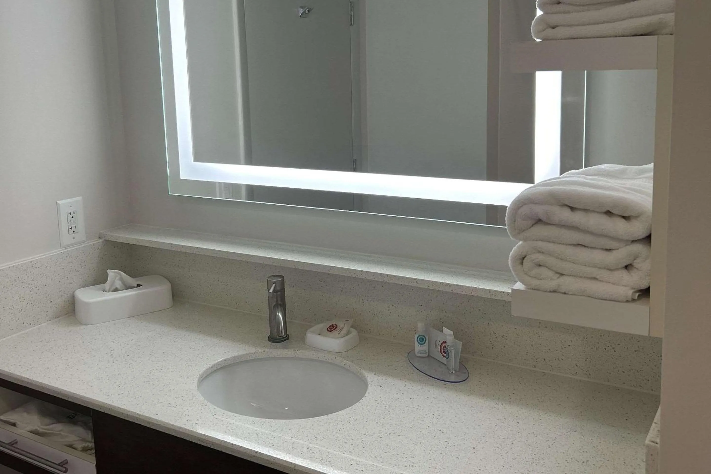 Bedroom in Comfort Inn Darien - North Brunswick