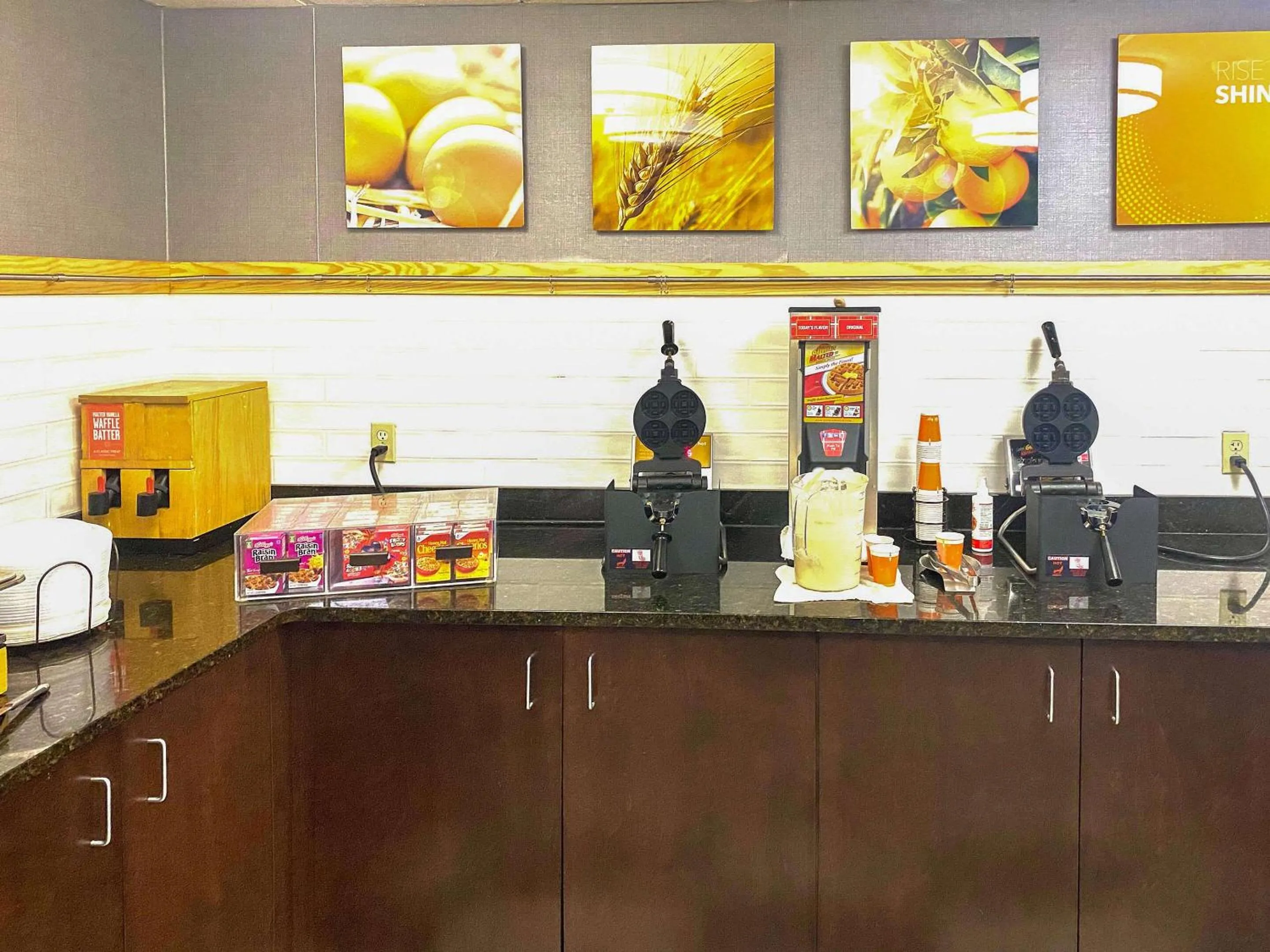 Restaurant/places to eat in Comfort Inn Darien - North Brunswick