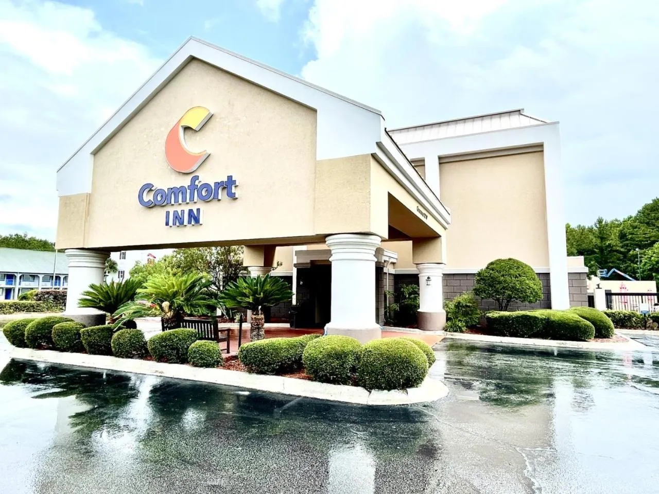 Property building in Comfort Inn Darien - North Brunswick