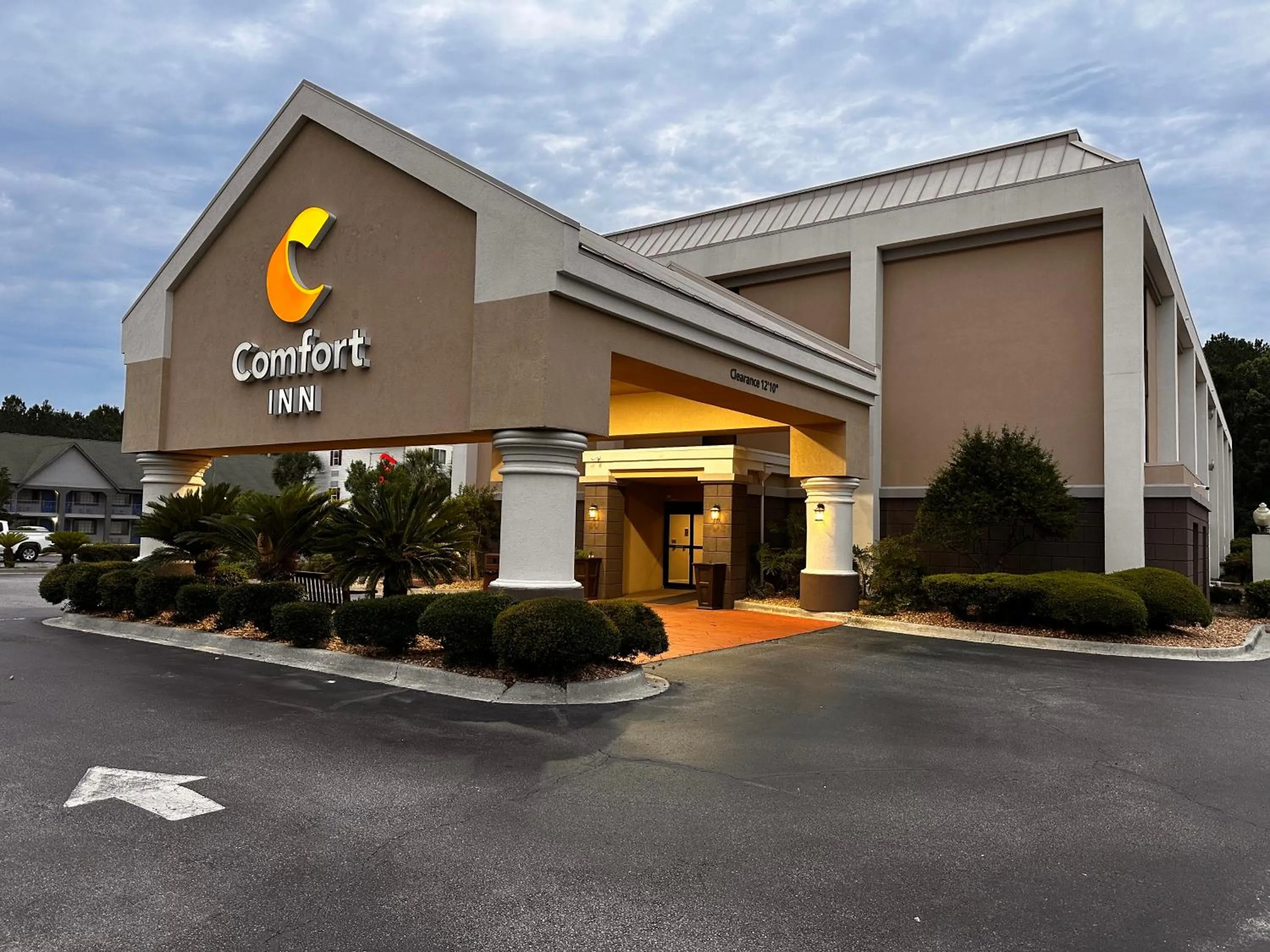 Property building in Comfort Inn Darien - North Brunswick