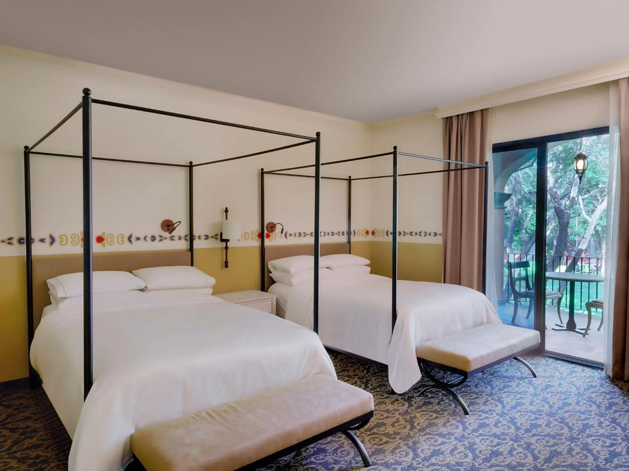 Photo of the whole room, Bed in Fiesta Americana Hacienda Galindo Resort & Spa