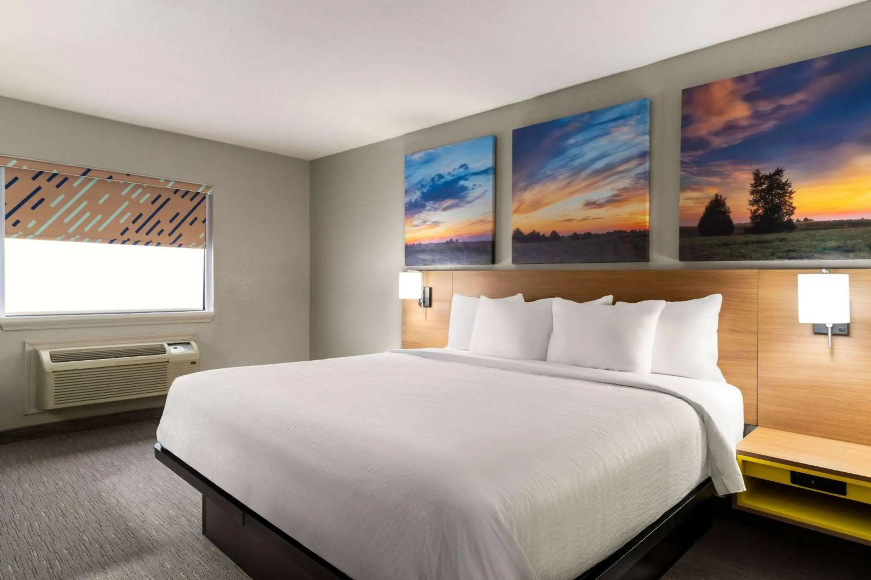 King Room with Mobility Access and Bathtub with Grab Bars, Non-Smoking in Days Inn by Wyndham Washington Court House King Room with Mobility Access and Bathtub with Grab Bars, Non-Smoking in Days Inn by Wyndham Washington Court House