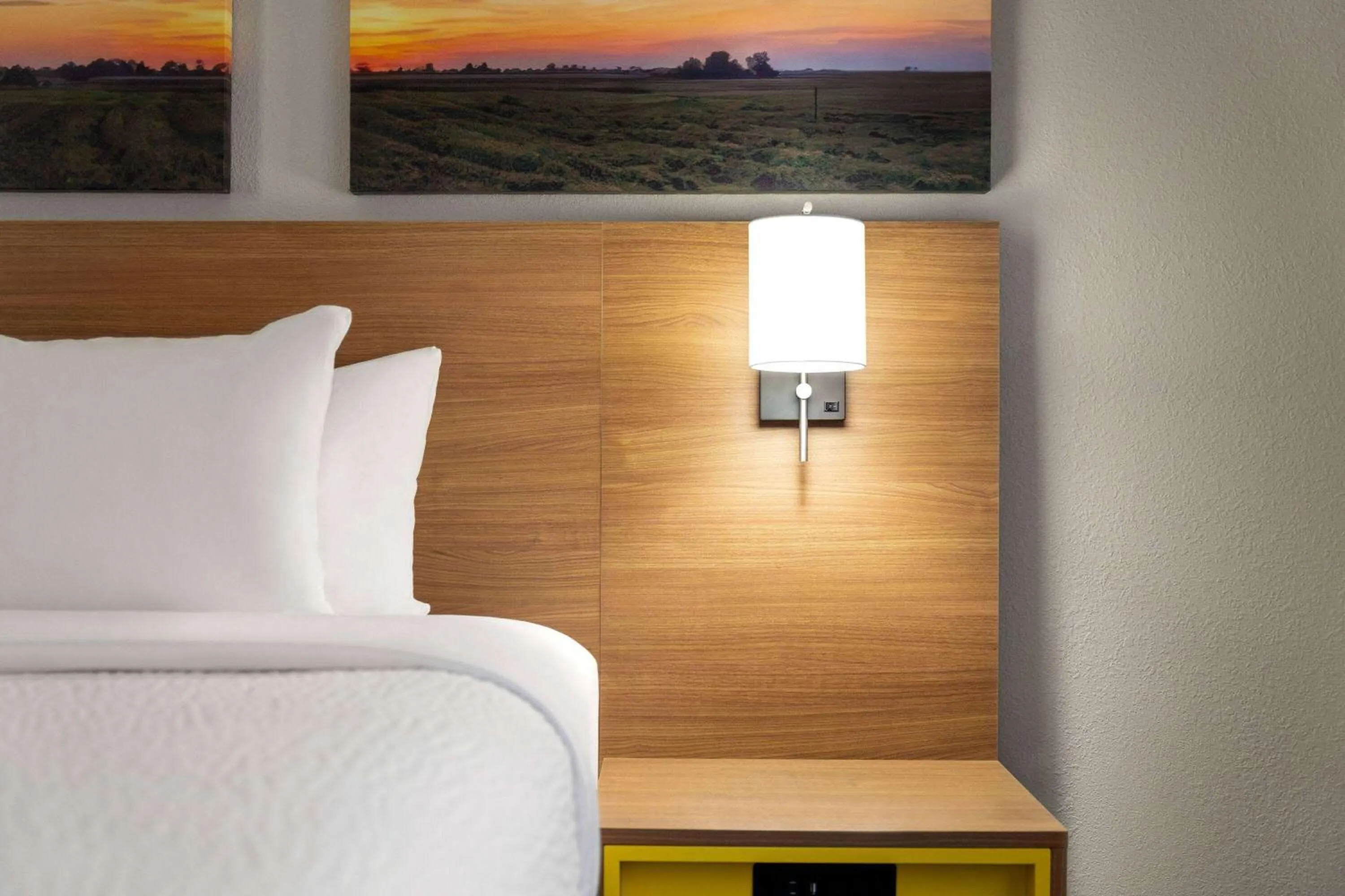 Photo of the whole room, Bed in Days Inn by Wyndham Washington Court House