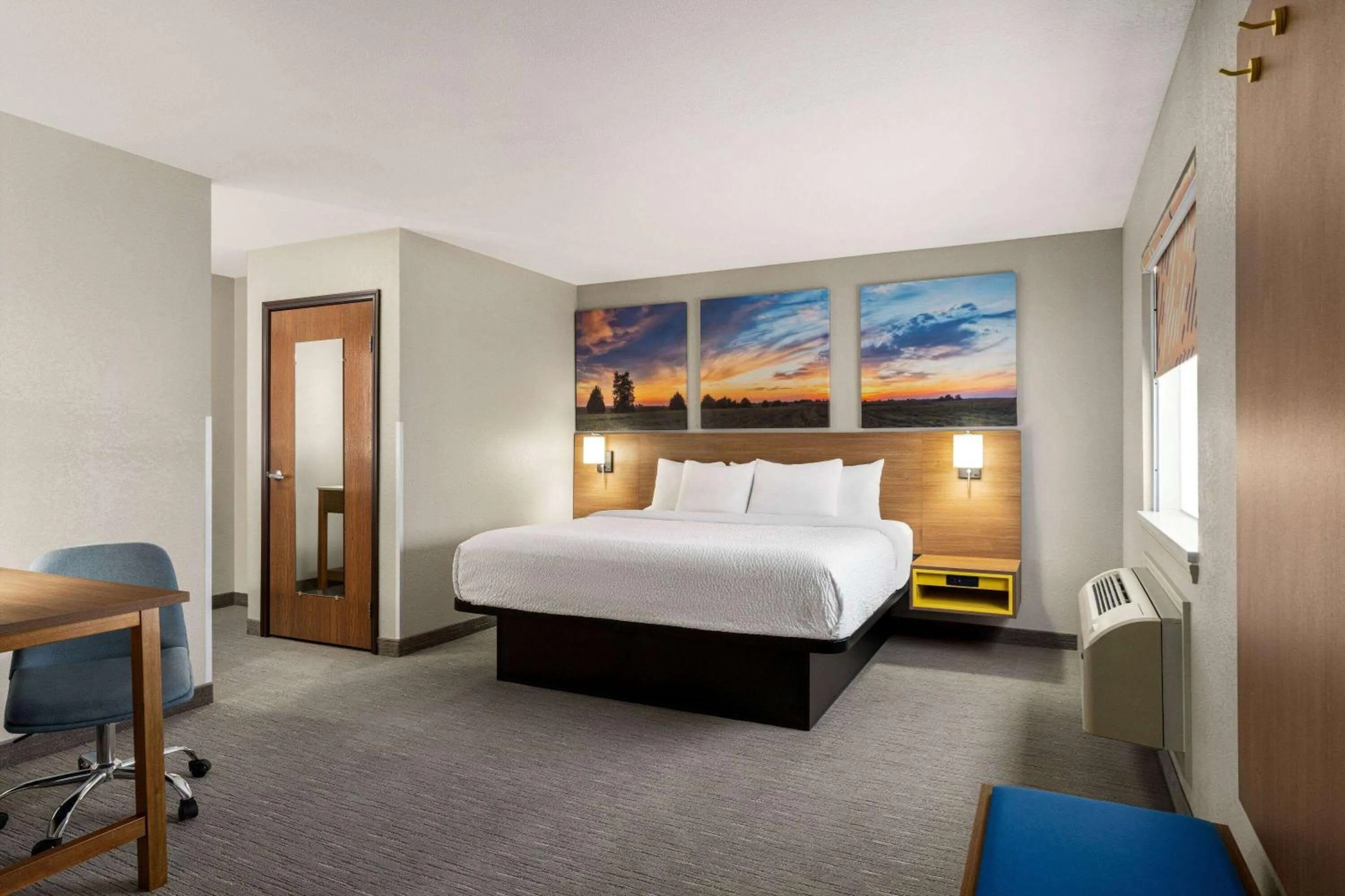 Bed in Days Inn by Wyndham Washington Court House