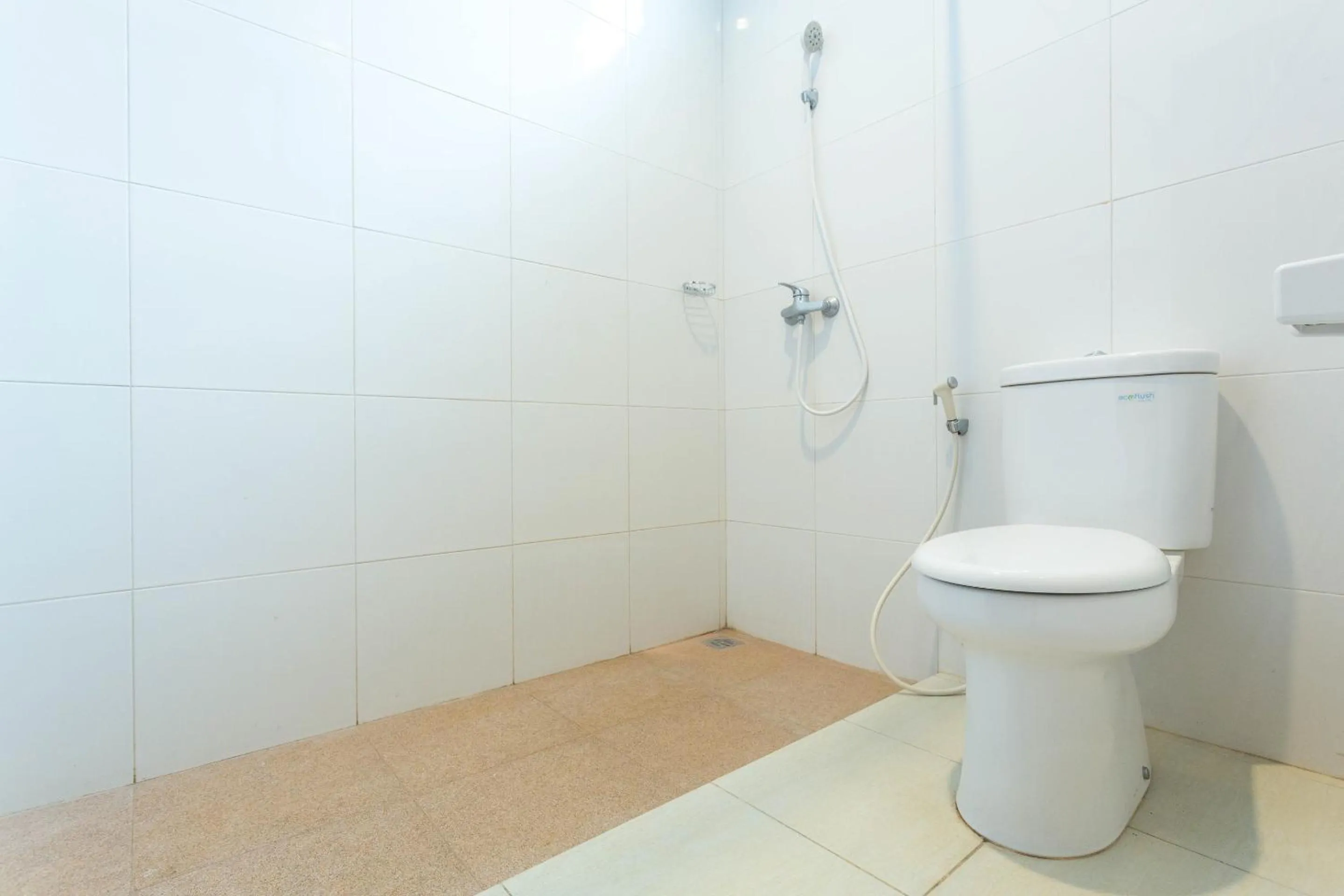 Bathroom in Hotel Bumi Aditya