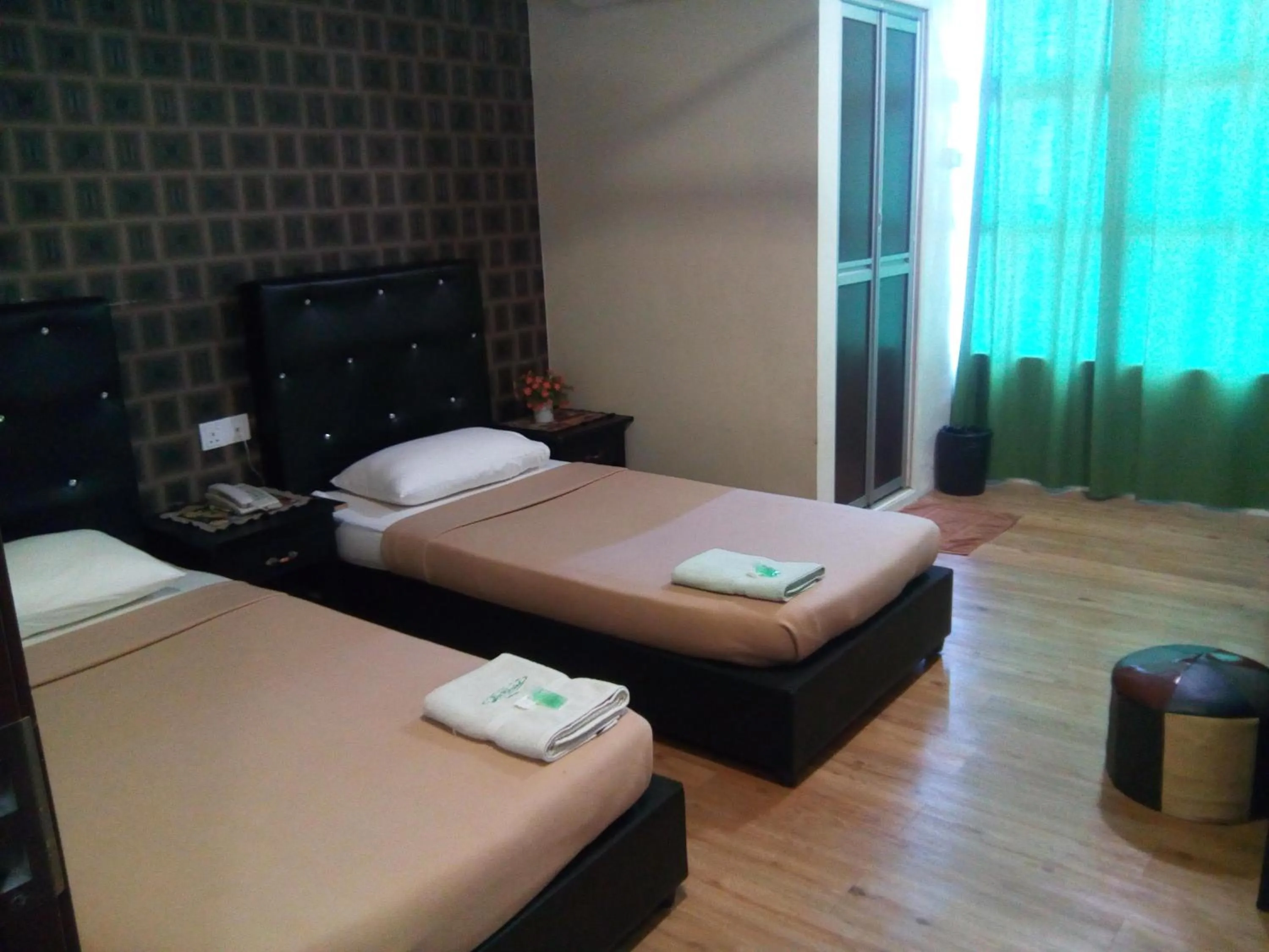 Budget Twin Room in BINKHALED HOTEL