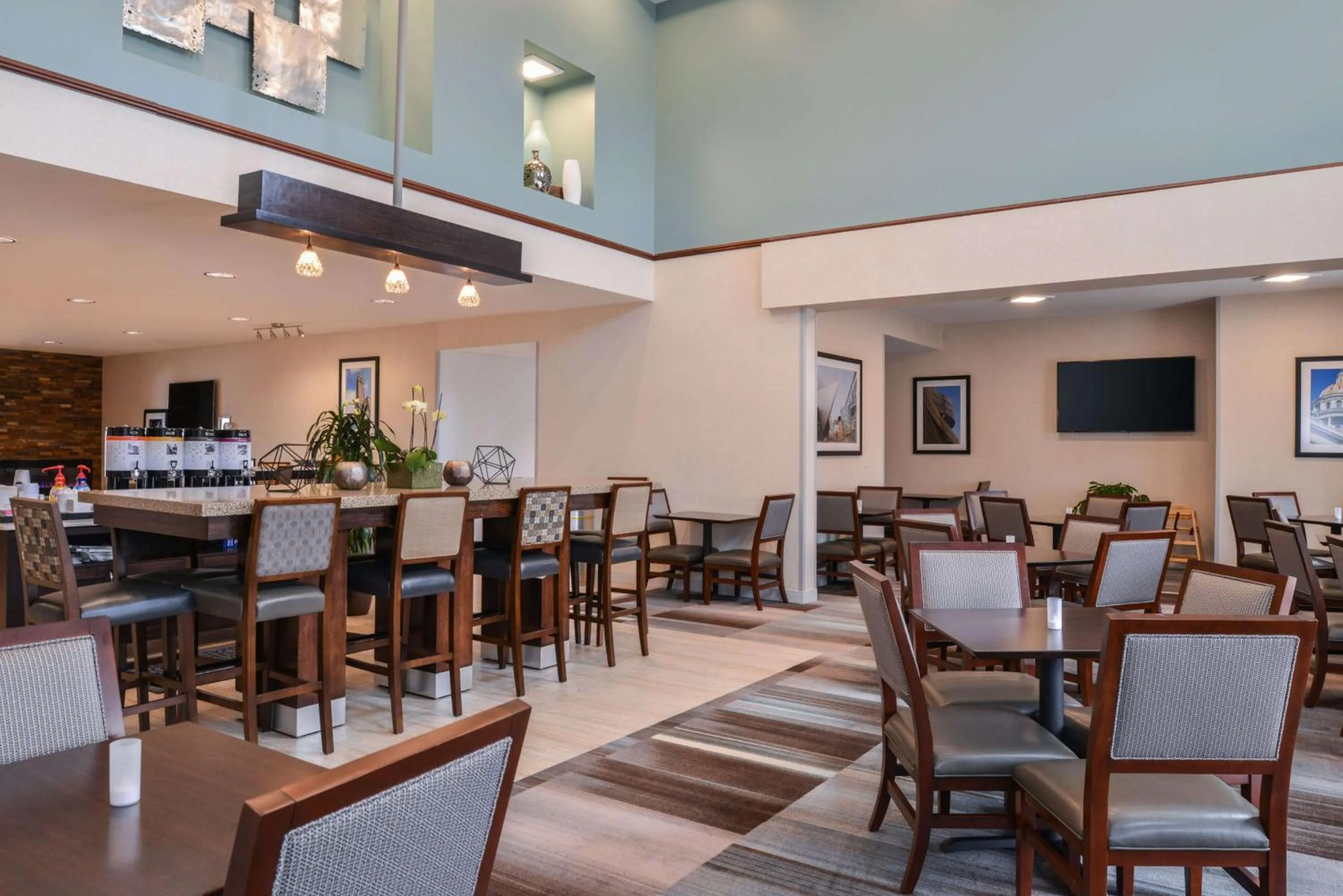 Restaurant/places to eat in Hampton Inn & Suites Denver-Speer Boulevard