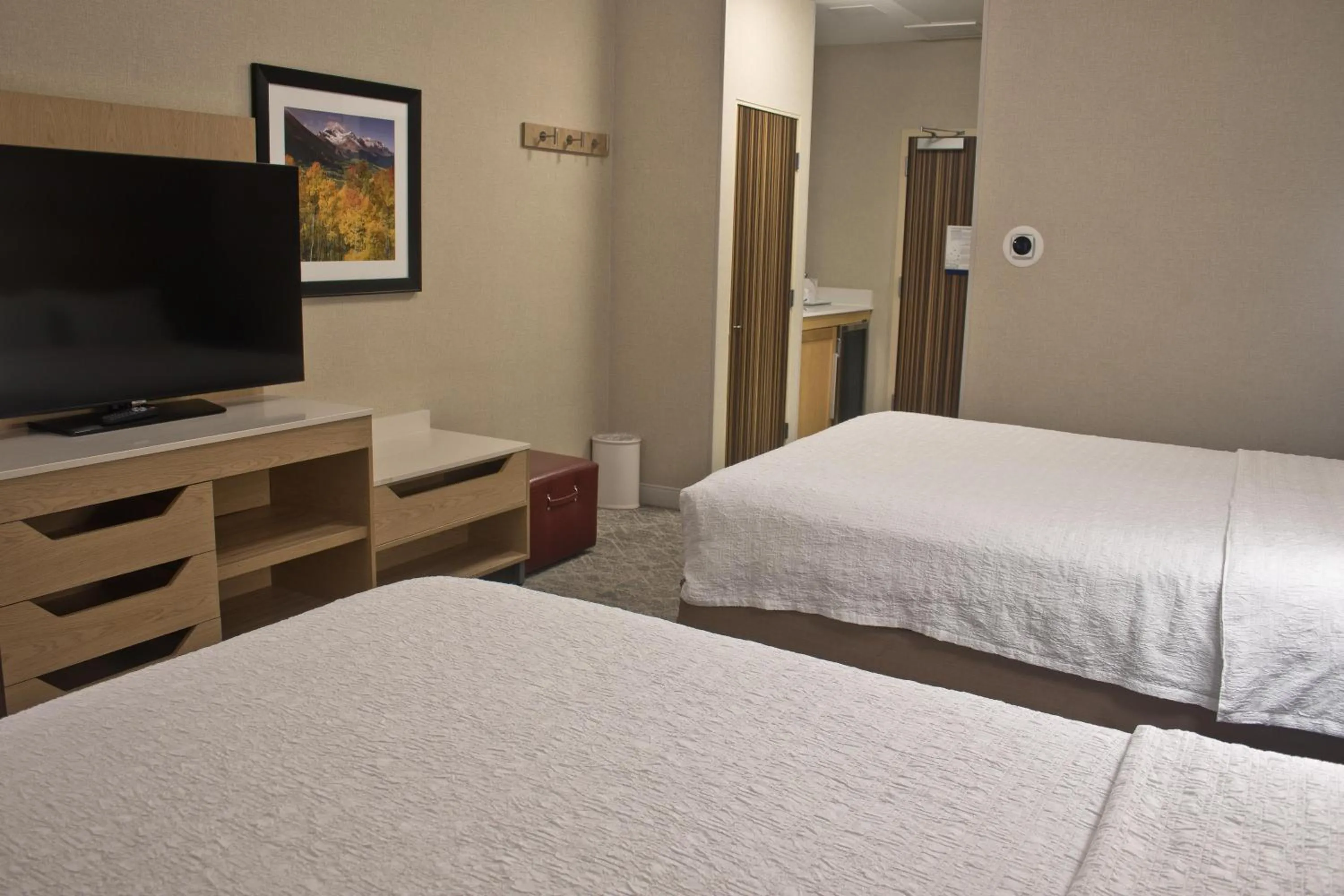 Bed in Hampton Inn & Suites Denver-Speer Boulevard