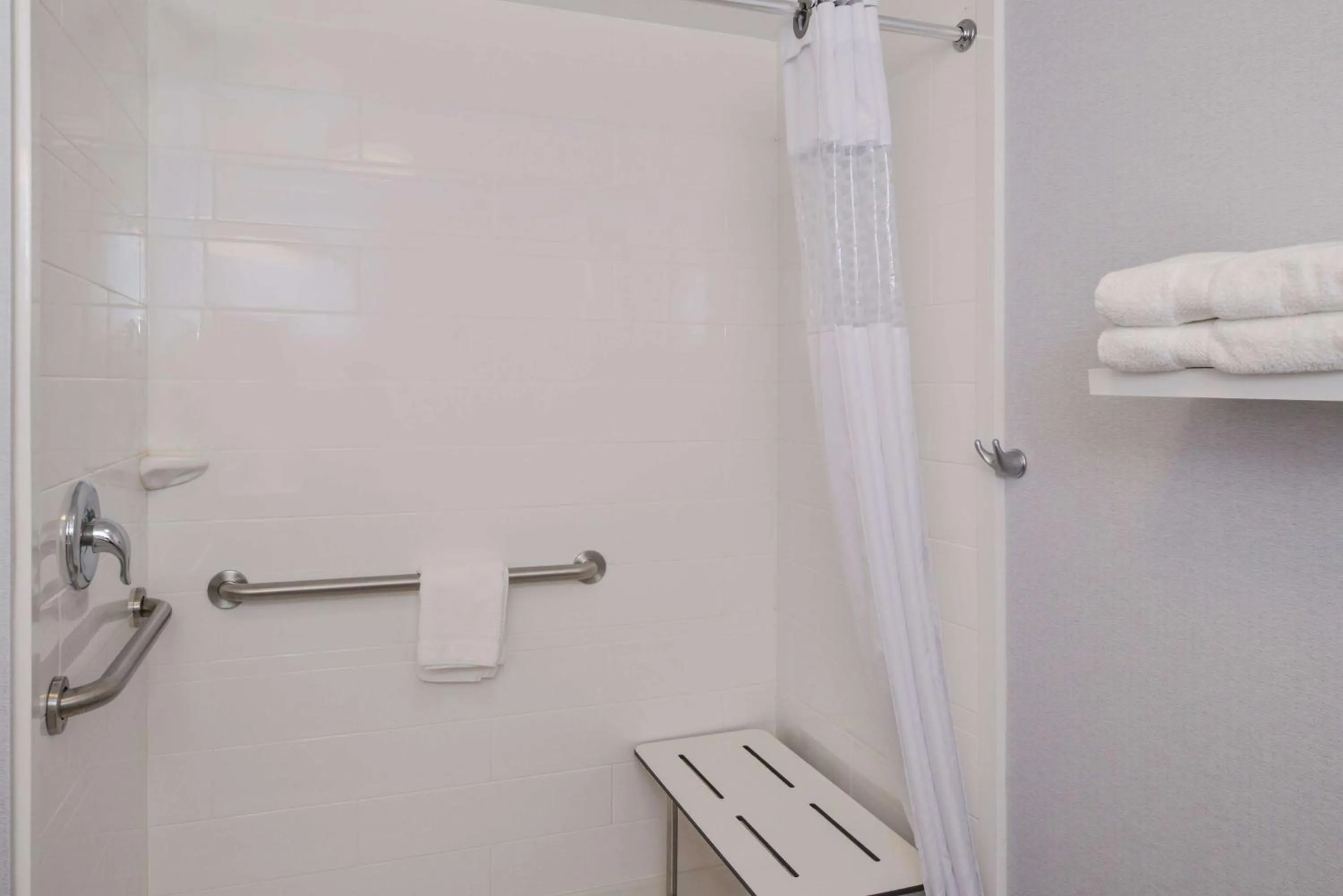 Bathroom in Hampton Inn & Suites Denver-Speer Boulevard