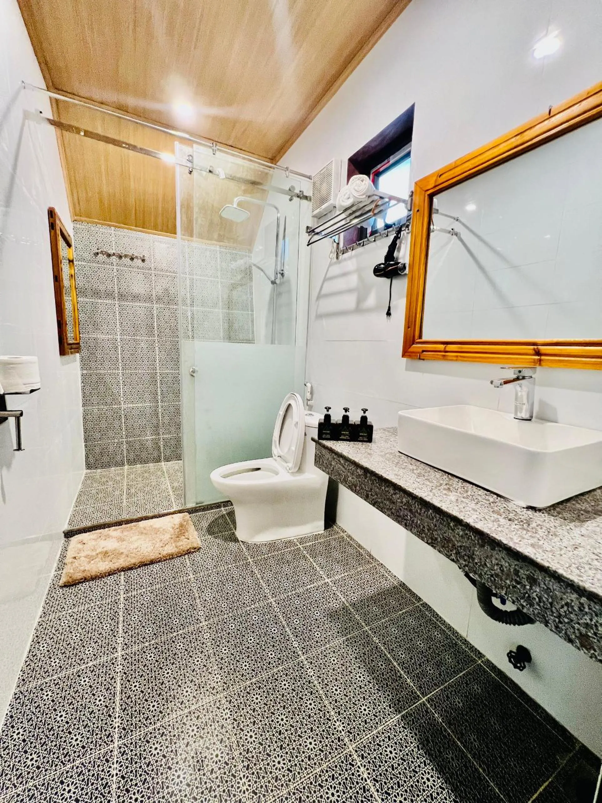 Shower in Tropical Valley Homestay - Villas