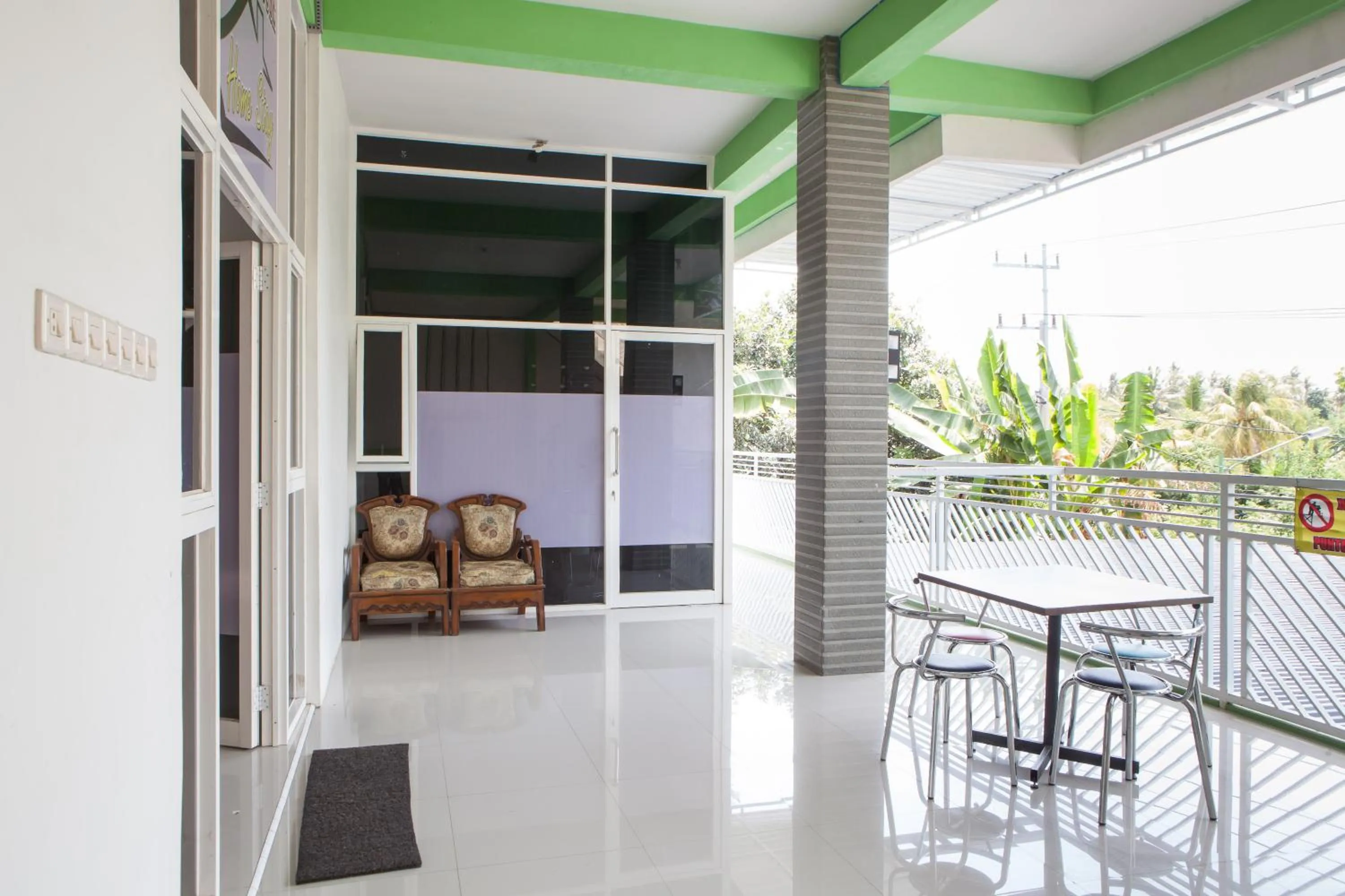Property building in RedDoorz near Banyuwangi Baru Station