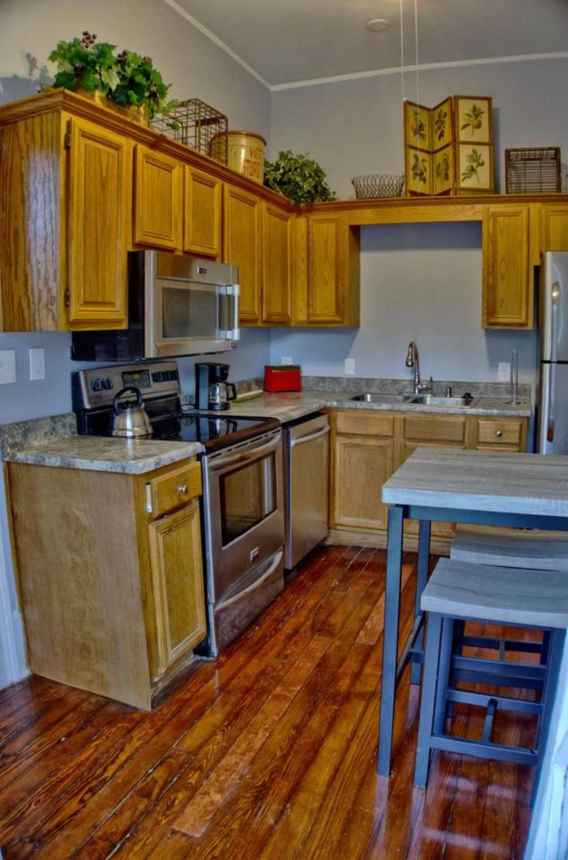 Kitchen or kitchenette in Beautiful 6 Bed, 5 Bath Historic Savannah Home