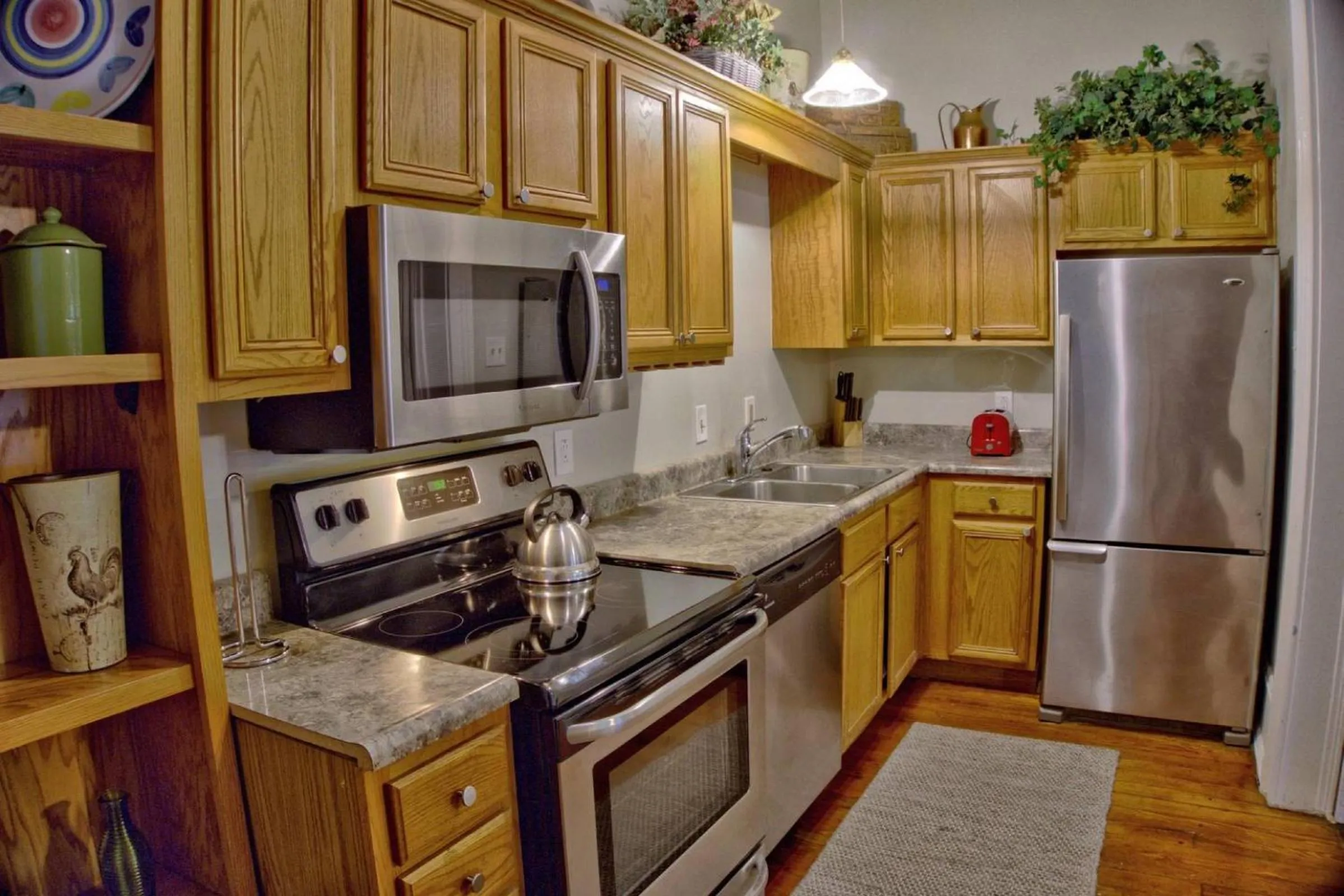 Kitchen or kitchenette in Beautiful 6 Bed, 5 Bath Historic Savannah Home