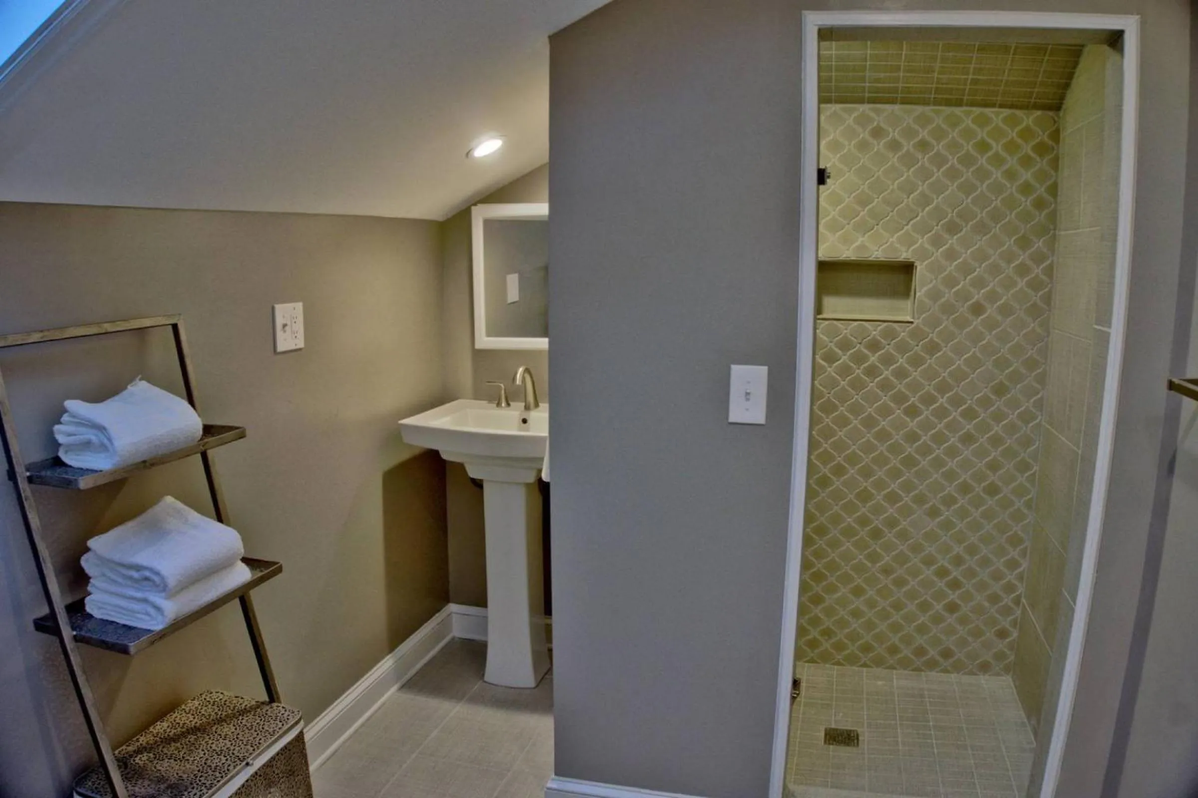 Bathroom, Bed in Beautiful 6 Bed, 5 Bath Historic Savannah Home