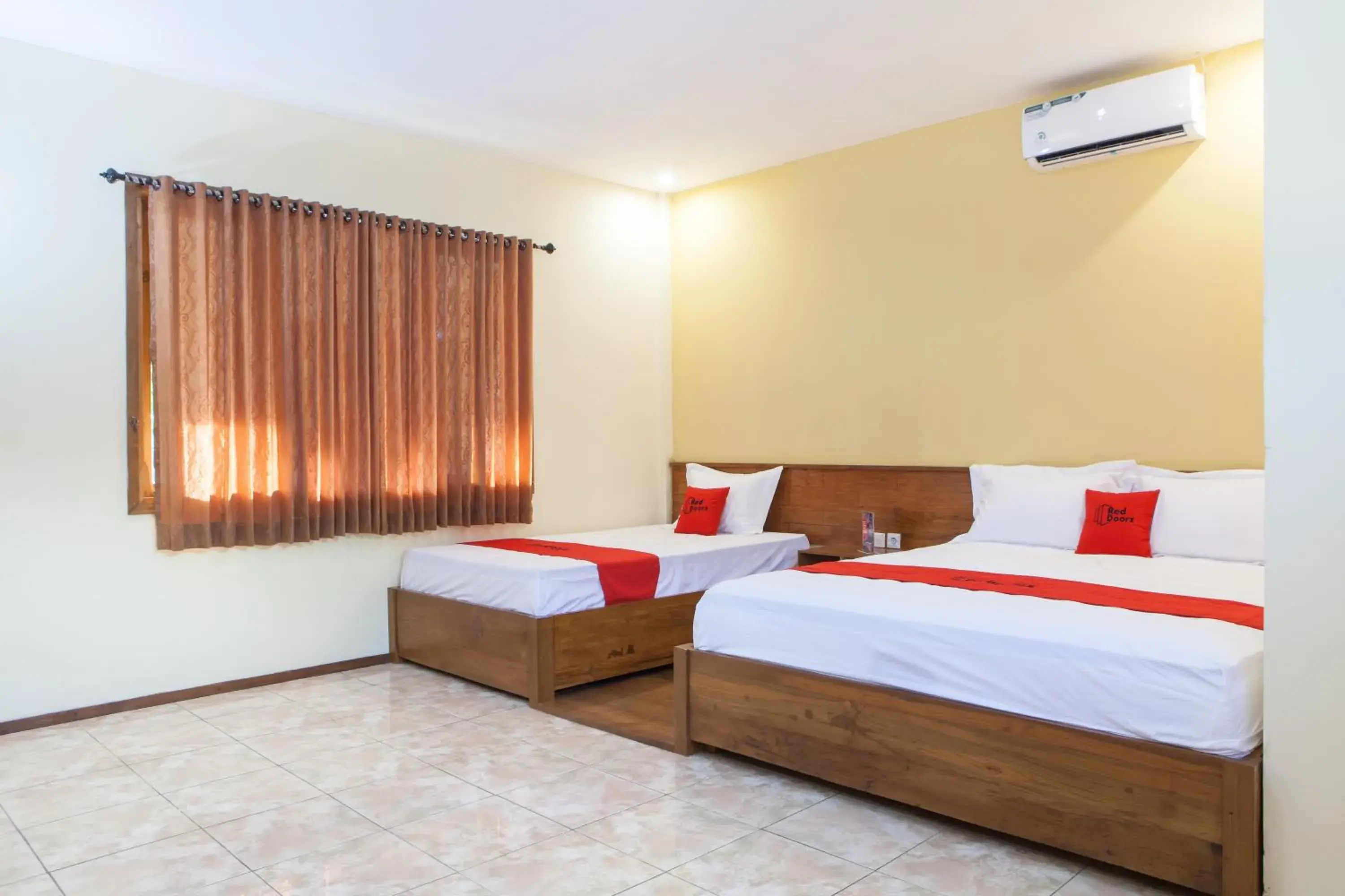 Family Room in RedDoorz near Baluran National Park Family Room in RedDoorz near Baluran National Park