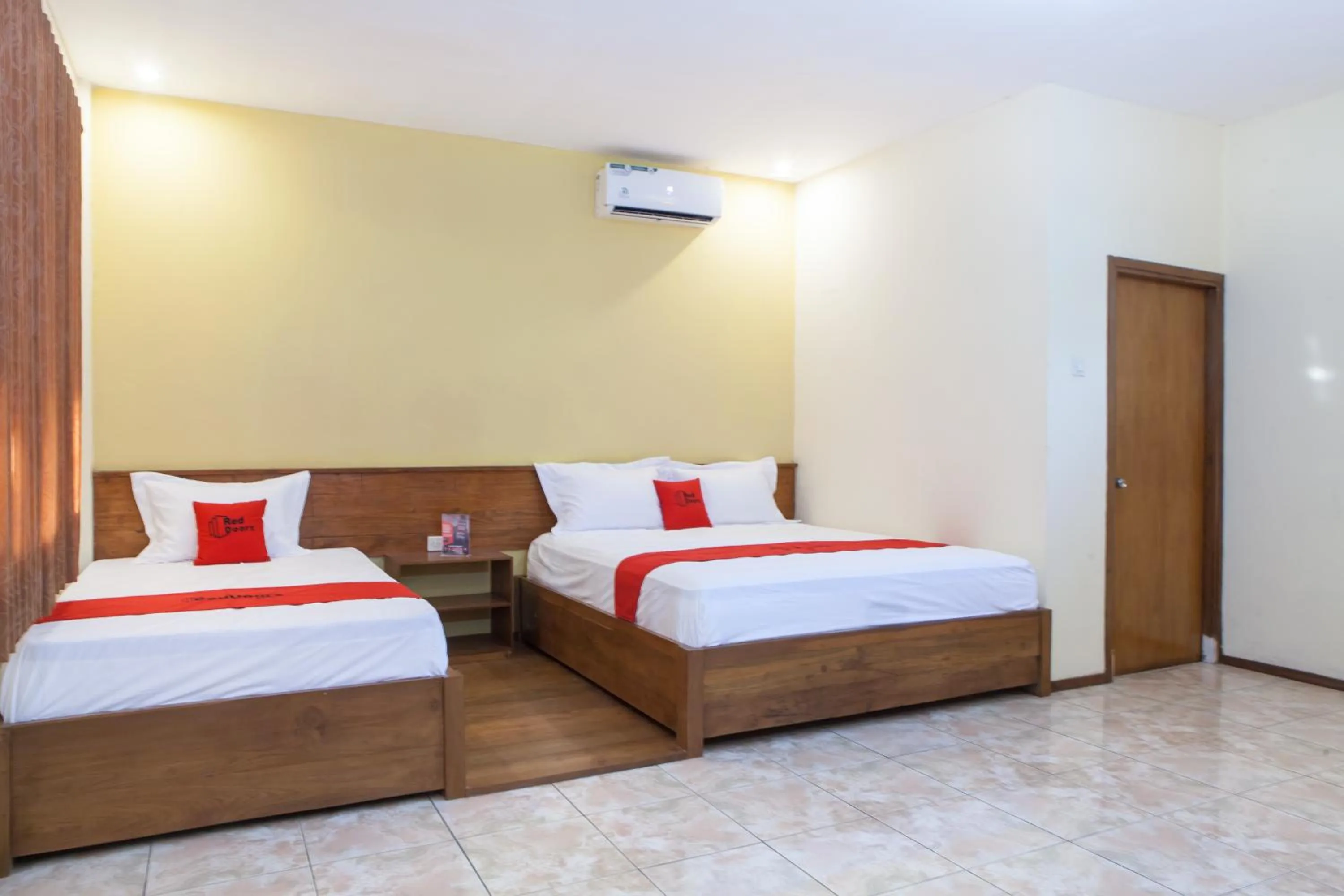 Bedroom, Bed in RedDoorz near Baluran National Park