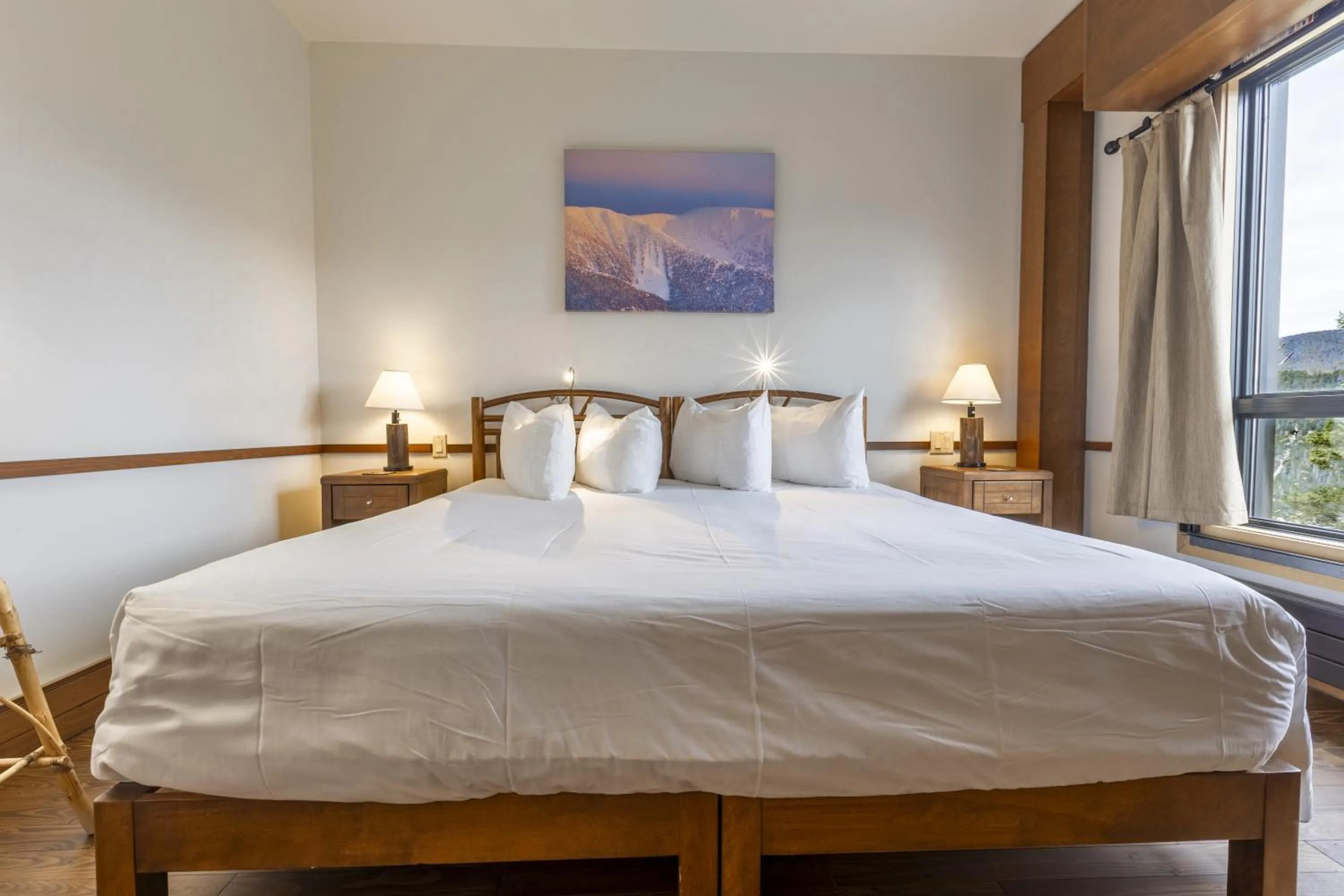 Bed in Auberge de Montagne des Chic-Chocs Mountain Lodge - Sepaq