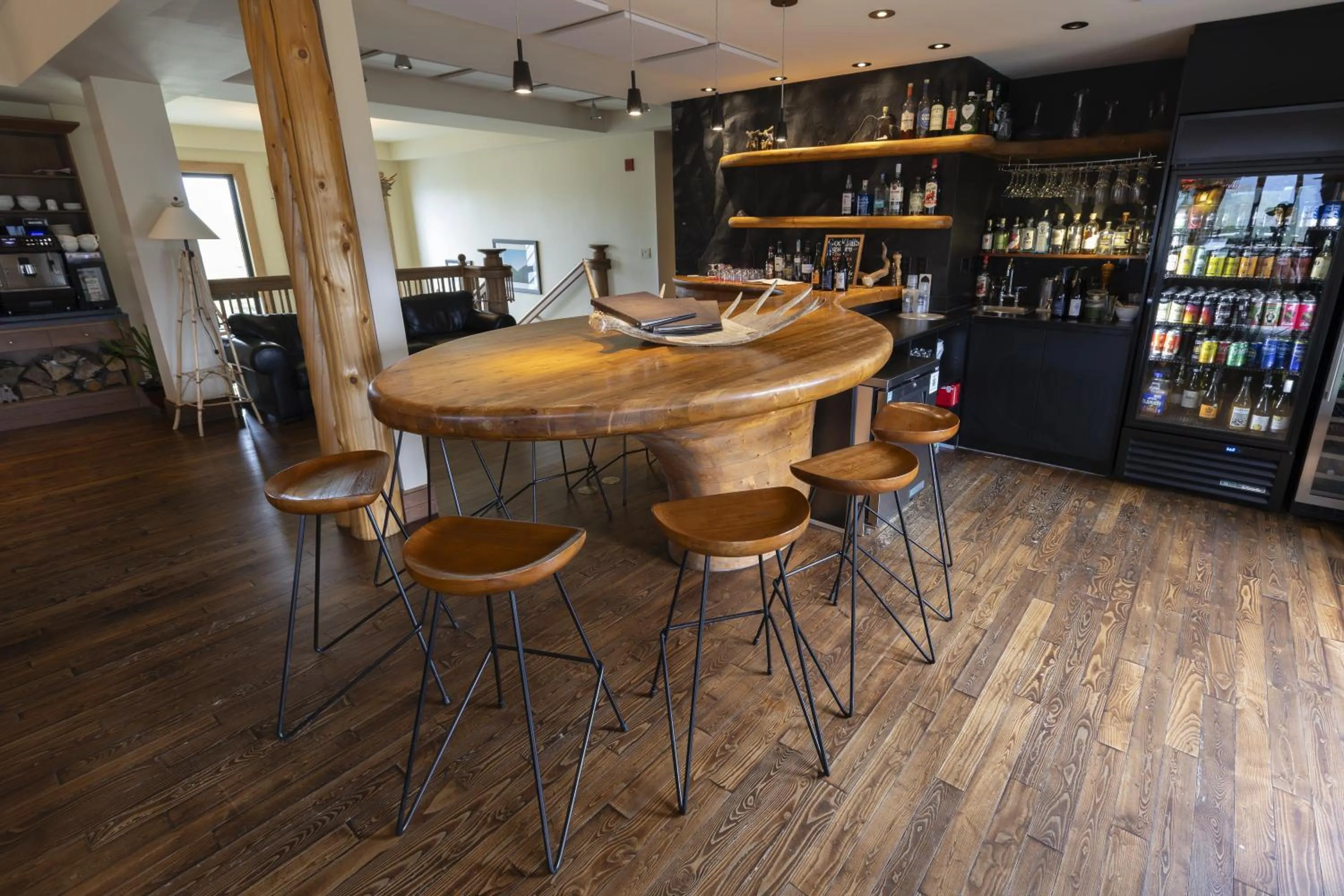 Lounge or bar in Auberge de Montagne des Chic-Chocs Mountain Lodge - Sepaq