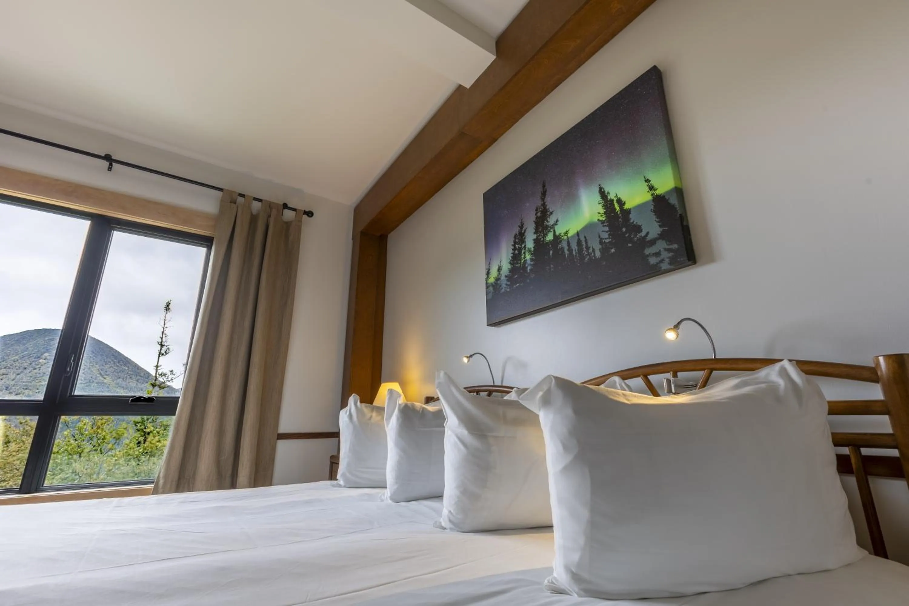 View (from property/room), Bed in Auberge de Montagne des Chic-Chocs Mountain Lodge - Sepaq