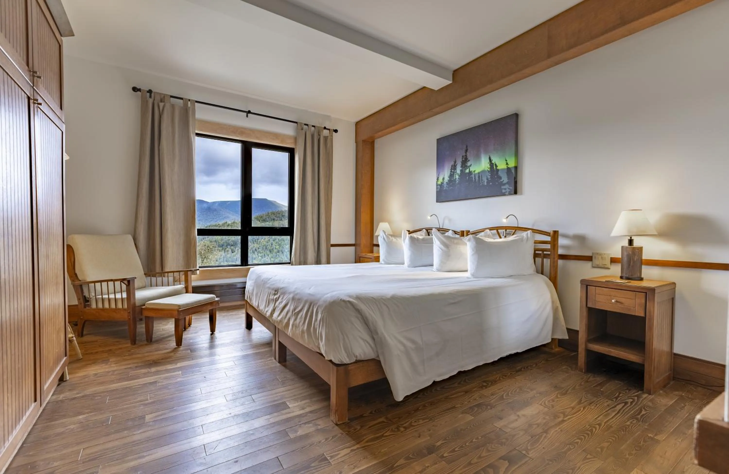 Bedroom, Bed in Auberge de Montagne des Chic-Chocs Mountain Lodge - Sepaq