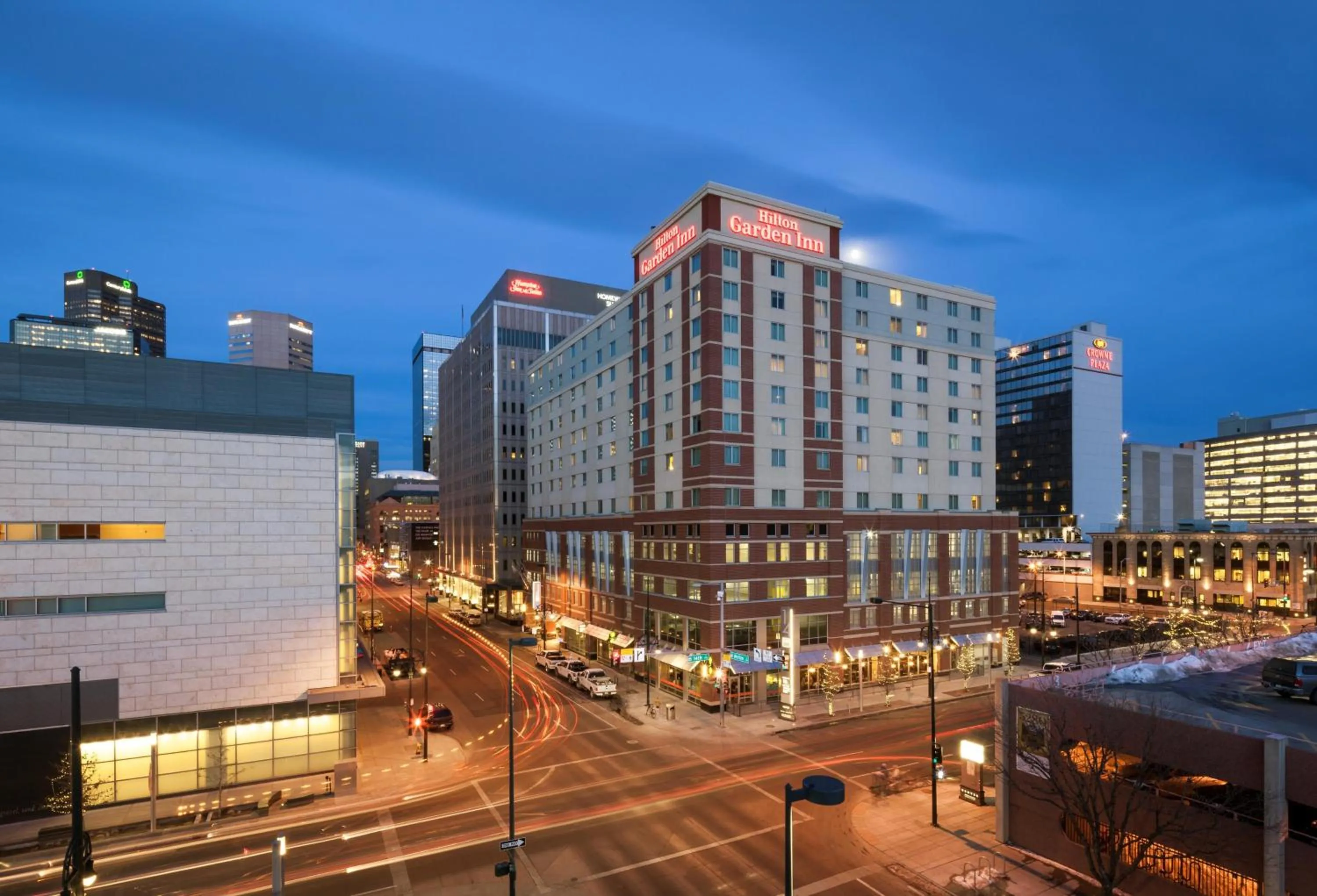 Property building in Hilton Garden Inn Denver Downtown