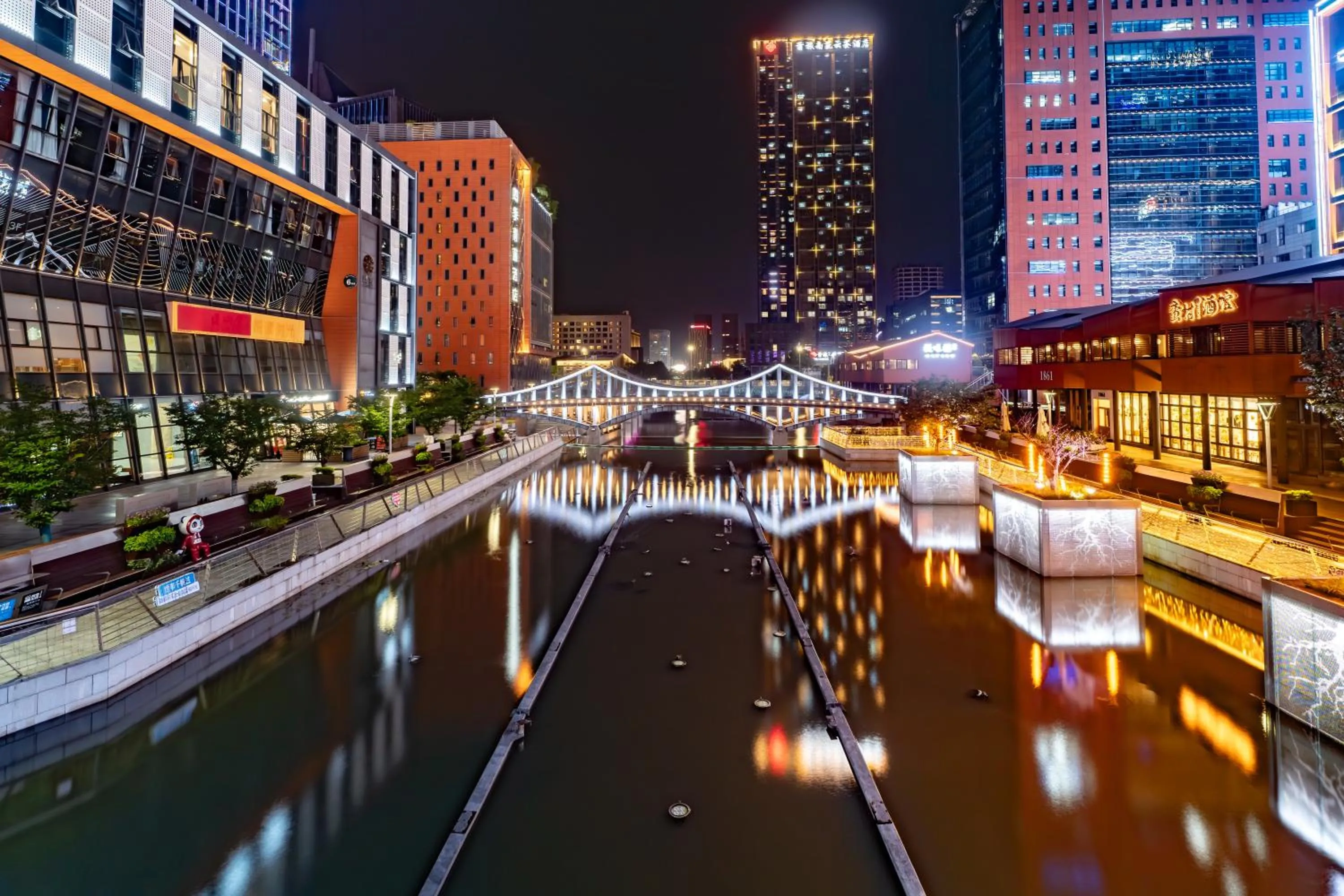 Evening entertainment in SSAW Boutique Hotel Ningbo CBD - Family Friendly & Business Travel