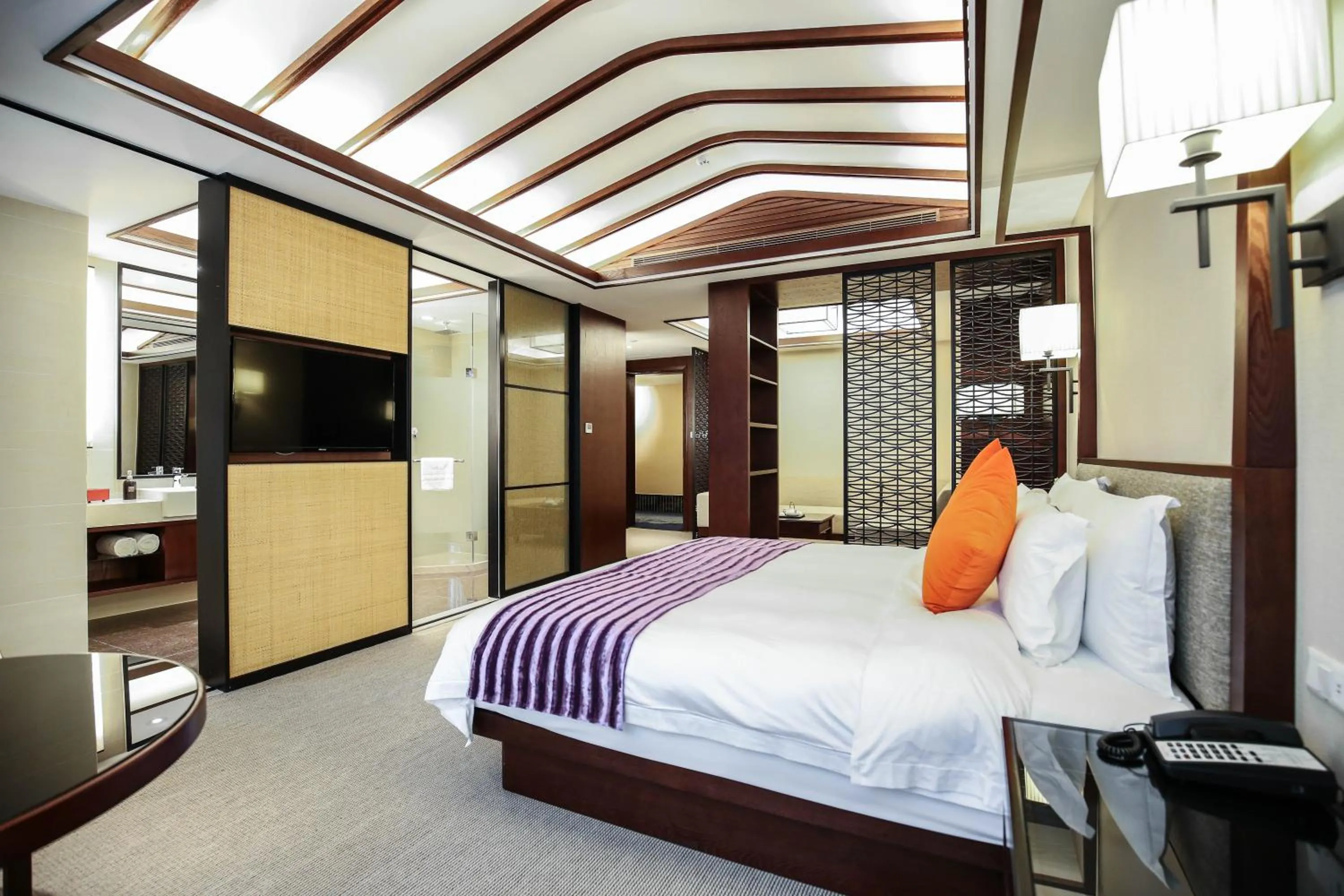 Bed in SSAW Boutique Hotel Ningbo CBD - Family Friendly & Business Travel