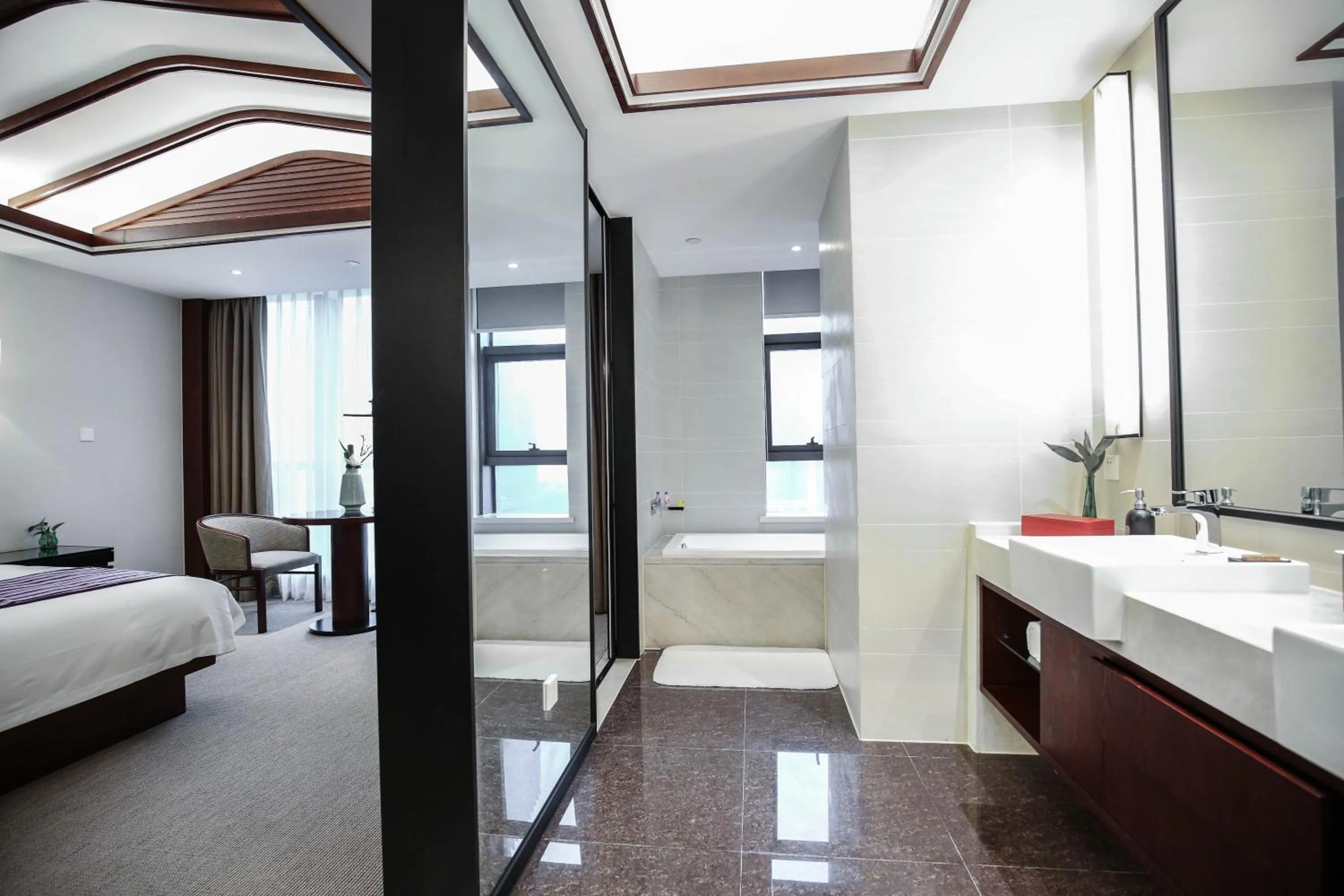 Bathroom, Bed in SSAW Boutique Hotel Ningbo CBD - Family Friendly & Business Travel