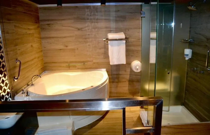 Shower in Hotel Las Lomas