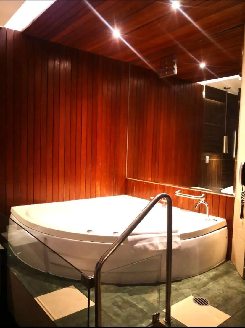 Hot Tub in Hotel Las Lomas