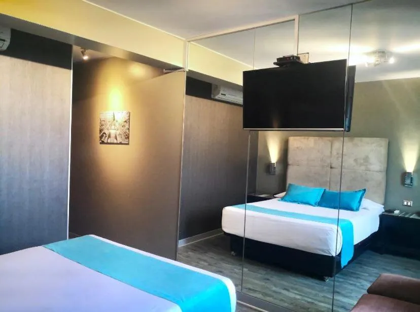 Shower, Bed in Hotel Las Lomas