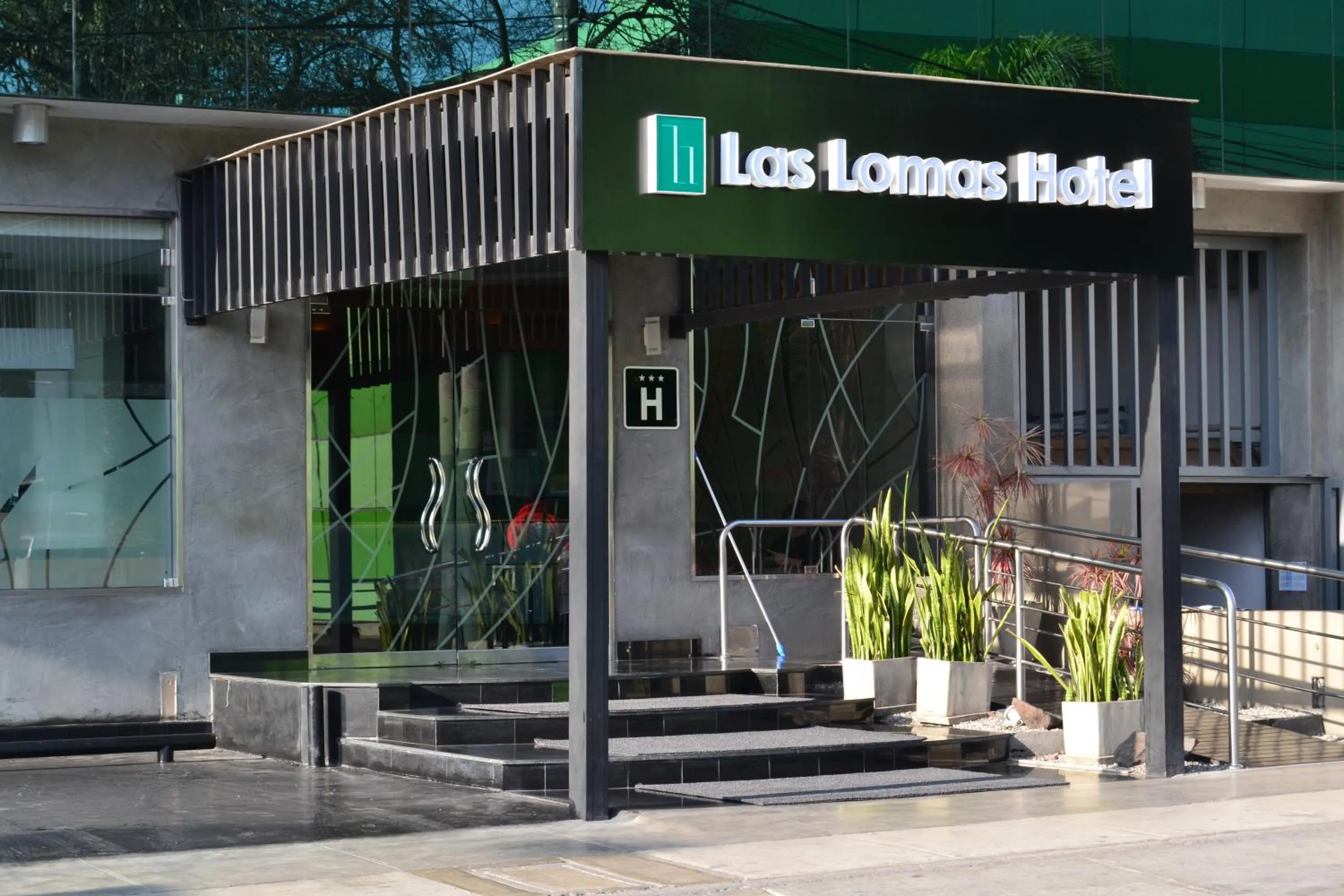 Facade/entrance in Hotel Las Lomas