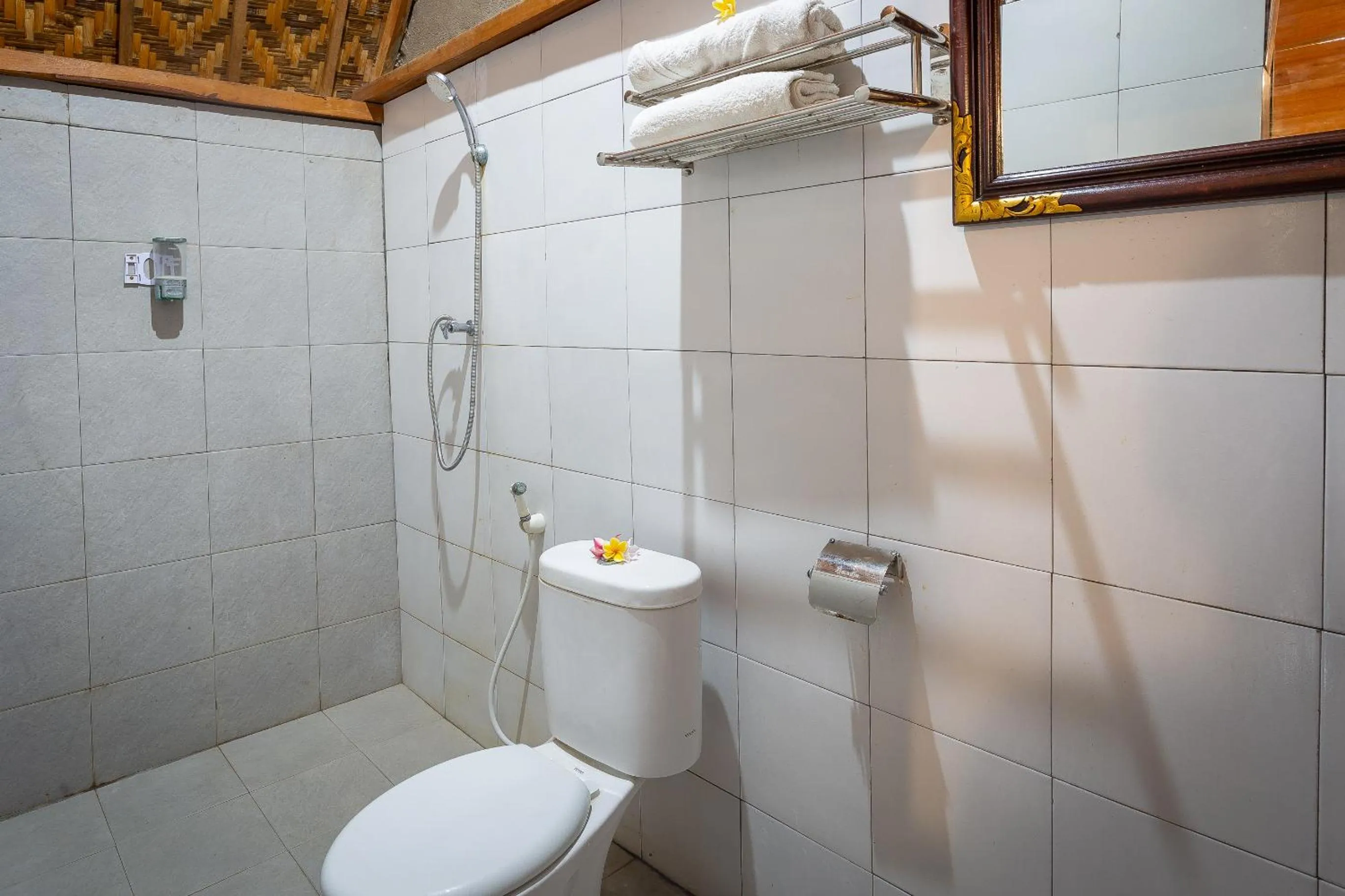 Bathroom in Penida Krusty Hill by ecommerceloka