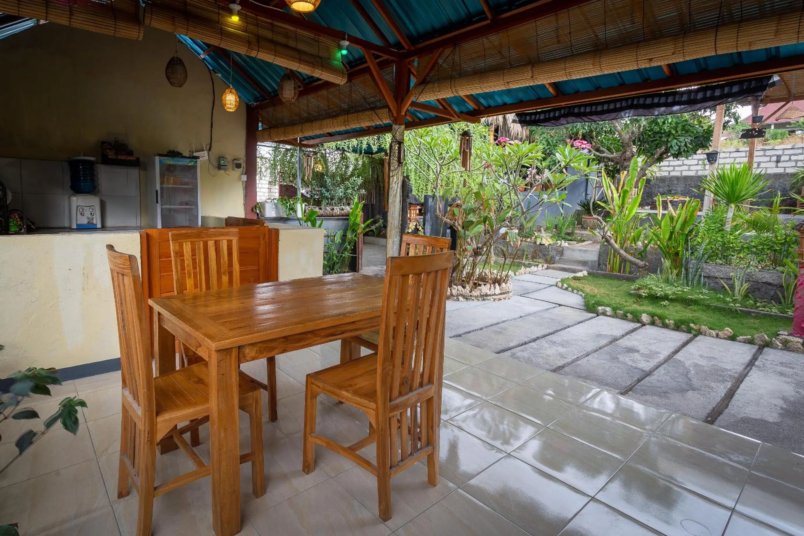 Restaurant/places to eat in Penida Krusty Hill by ecommerceloka