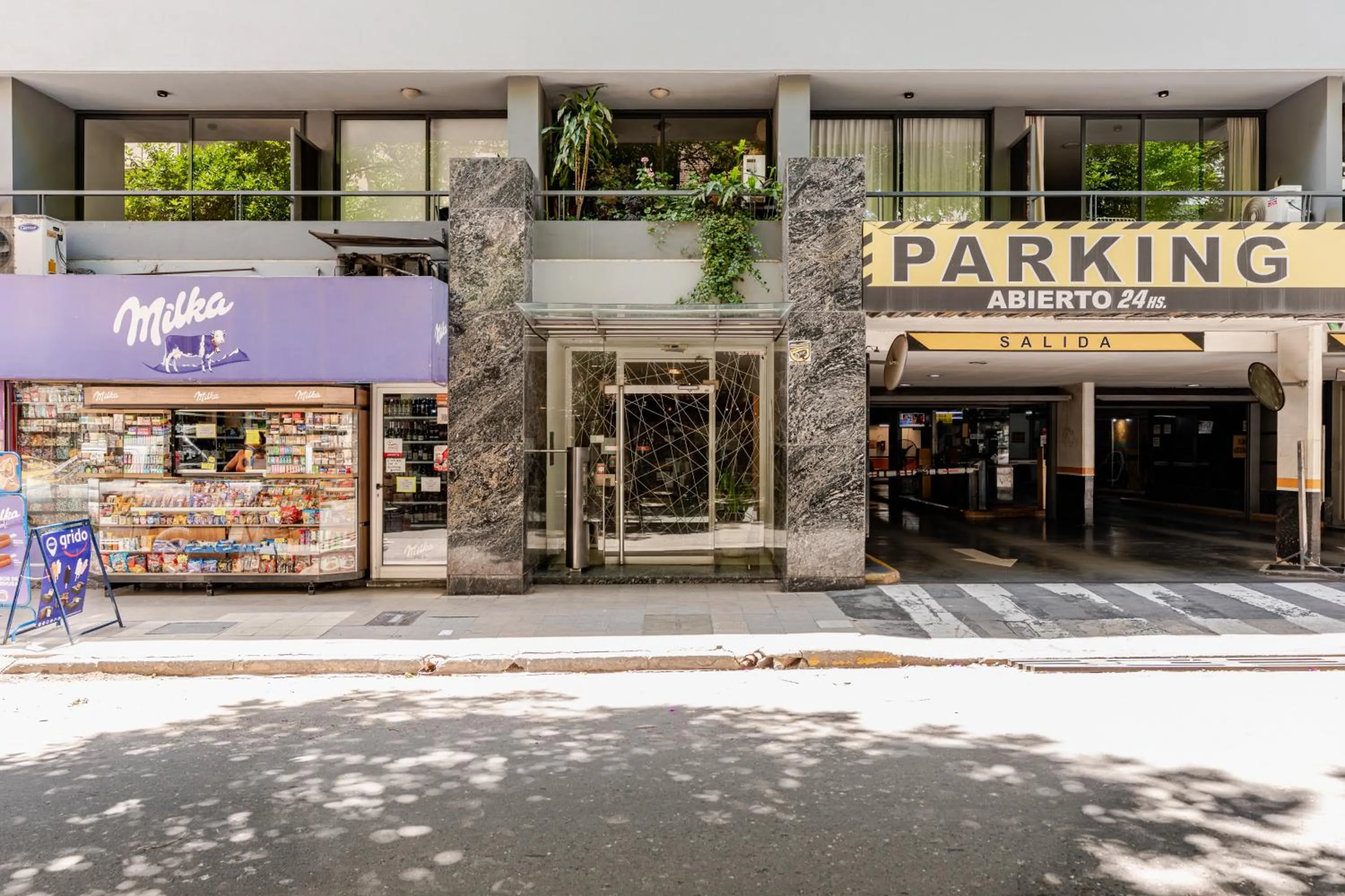 Property building in Departamentos Lugar