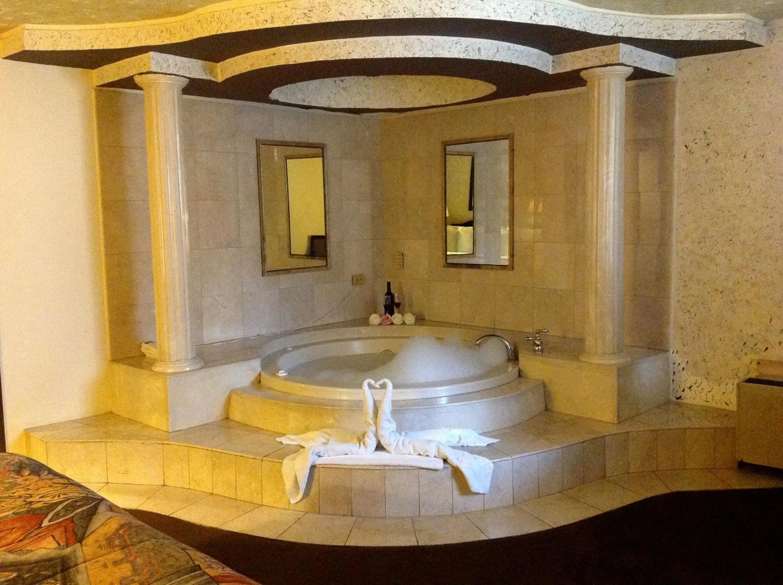 Bathroom, Bed in Sunio City