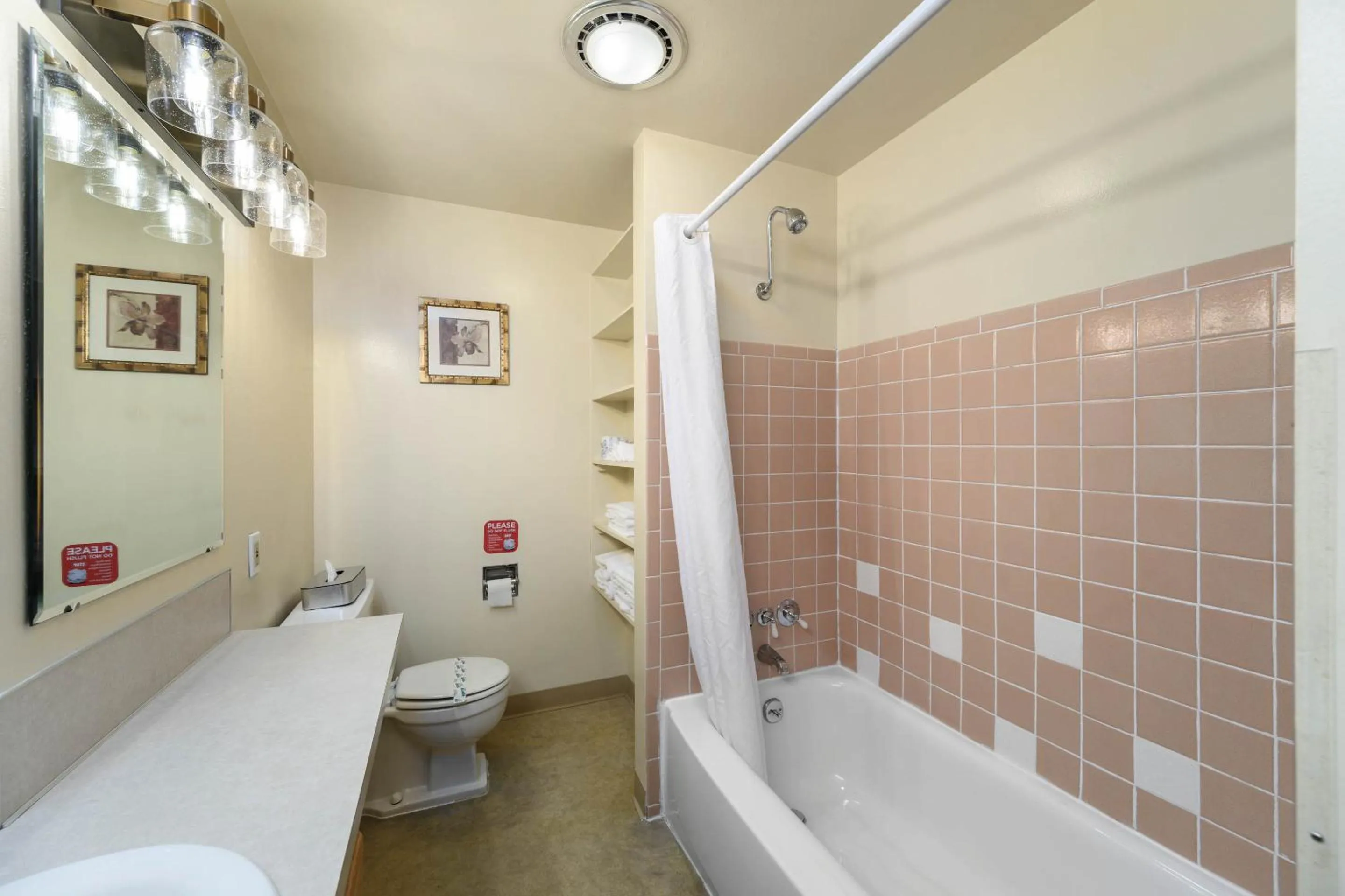 Bathroom in Cocusa Motel