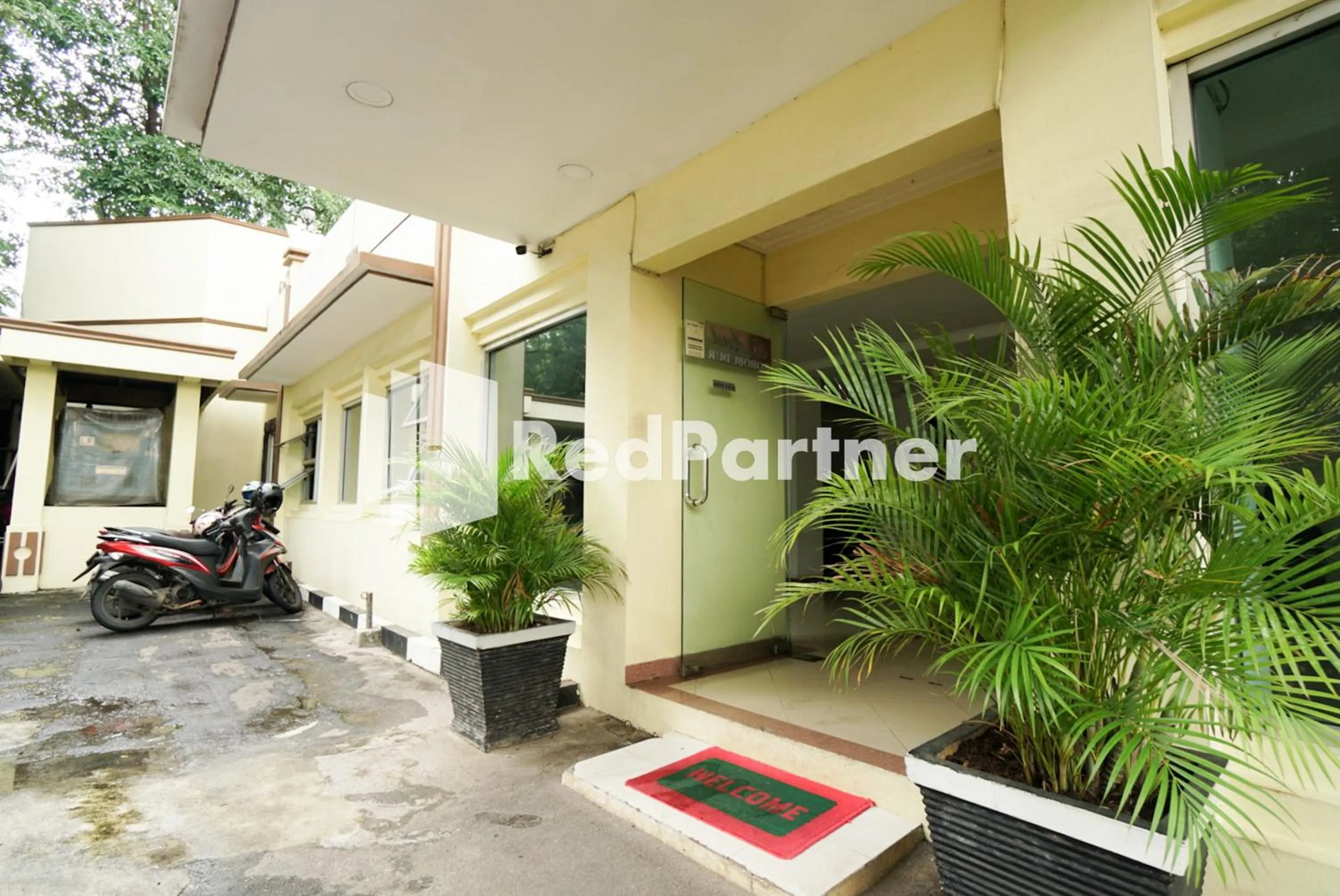 Property building in Hotel Borobudur Kemayoran Syariah Mitra RedDoorz