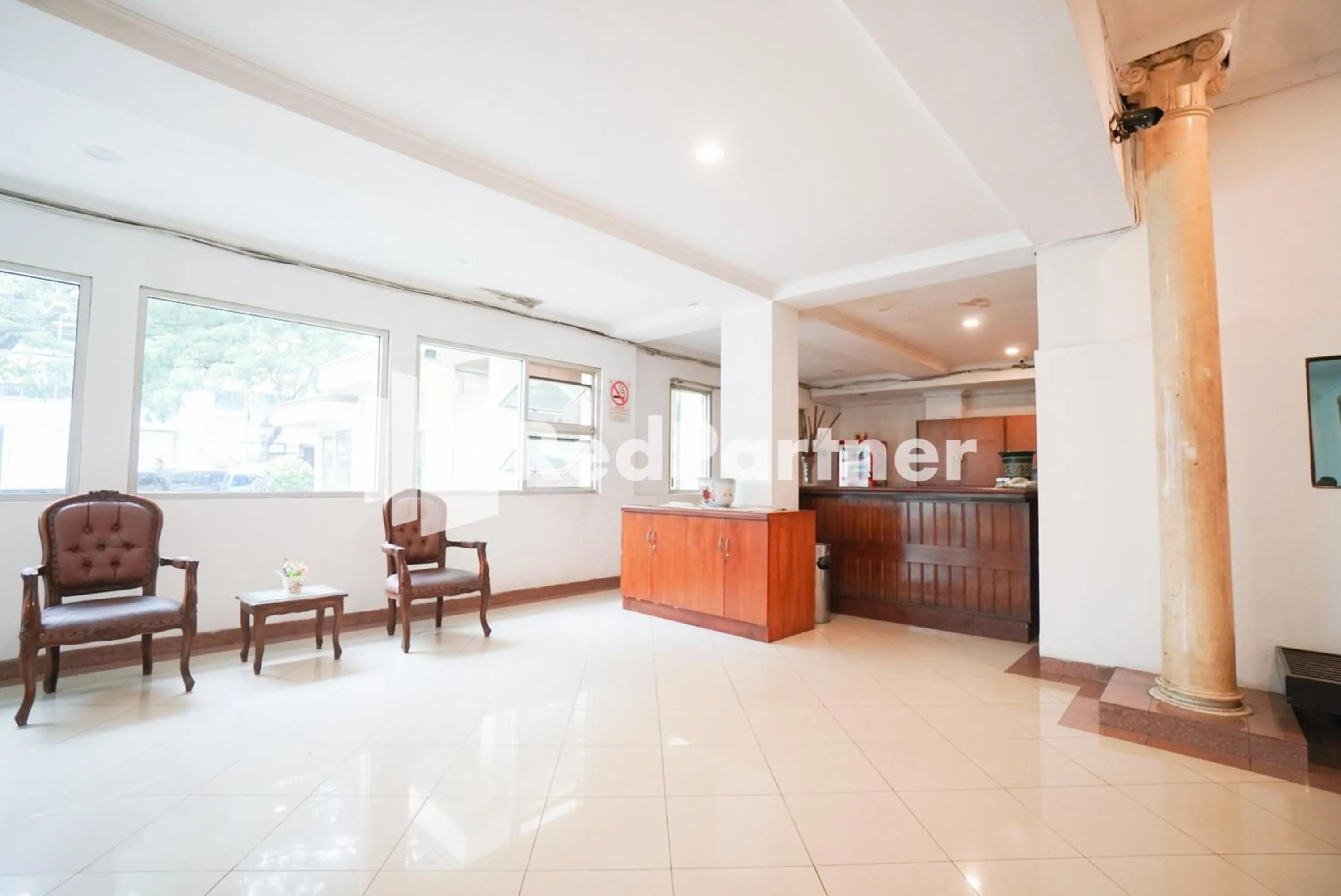 Lobby or reception in Hotel Borobudur Kemayoran Syariah Mitra RedDoorz