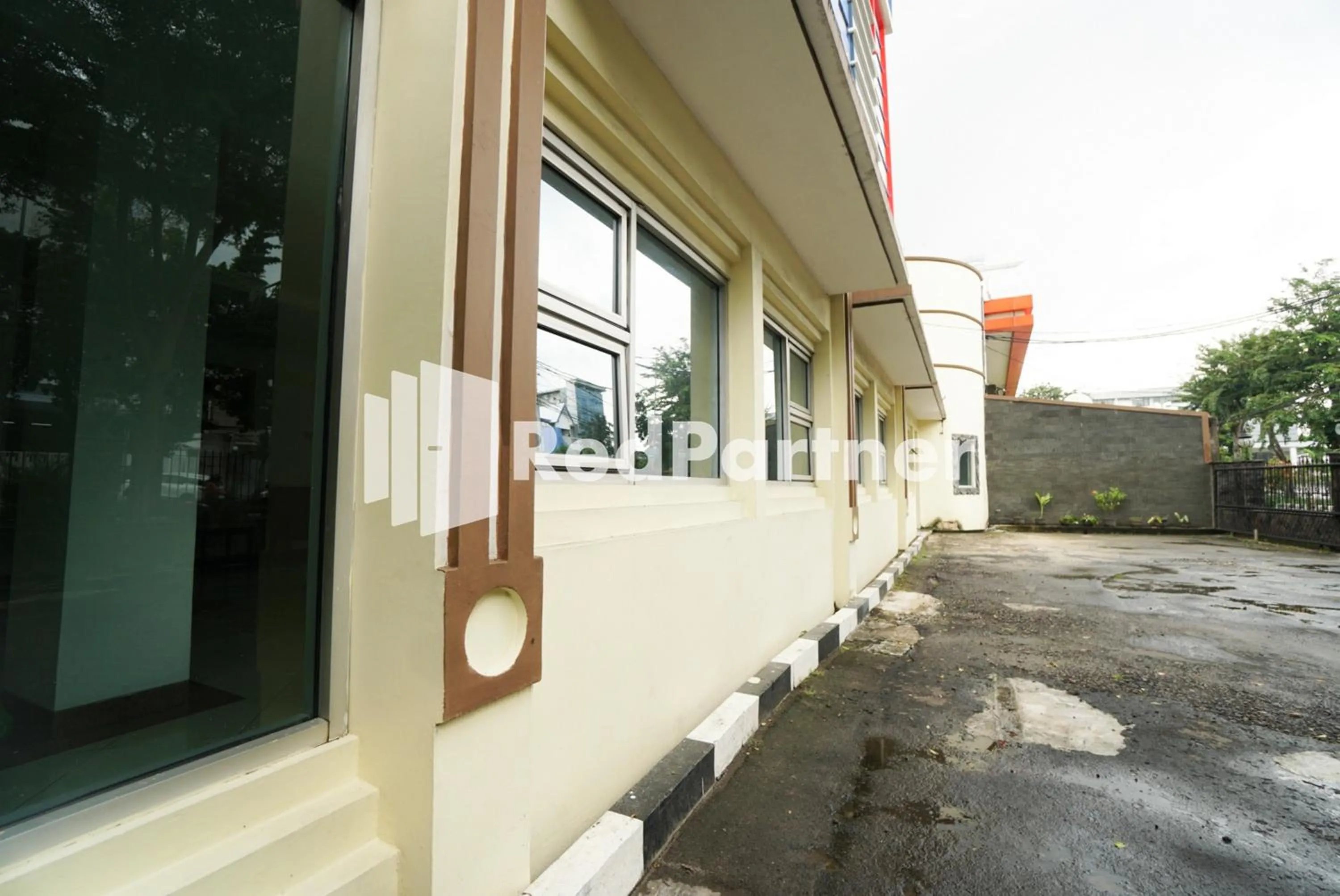 Property building in Hotel Borobudur Kemayoran Syariah Mitra RedDoorz