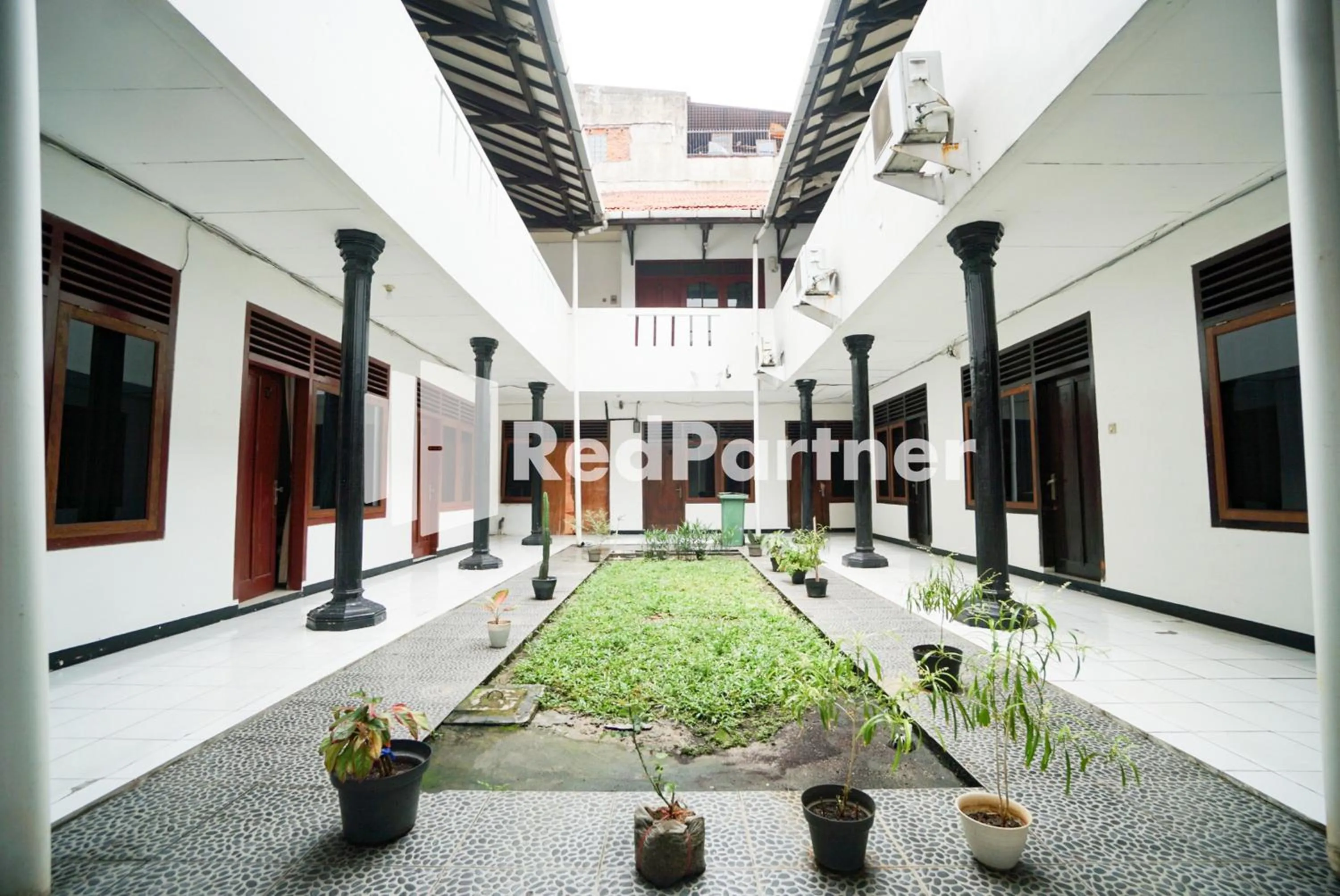 Garden view in Hotel Borobudur Kemayoran Syariah Mitra RedDoorz