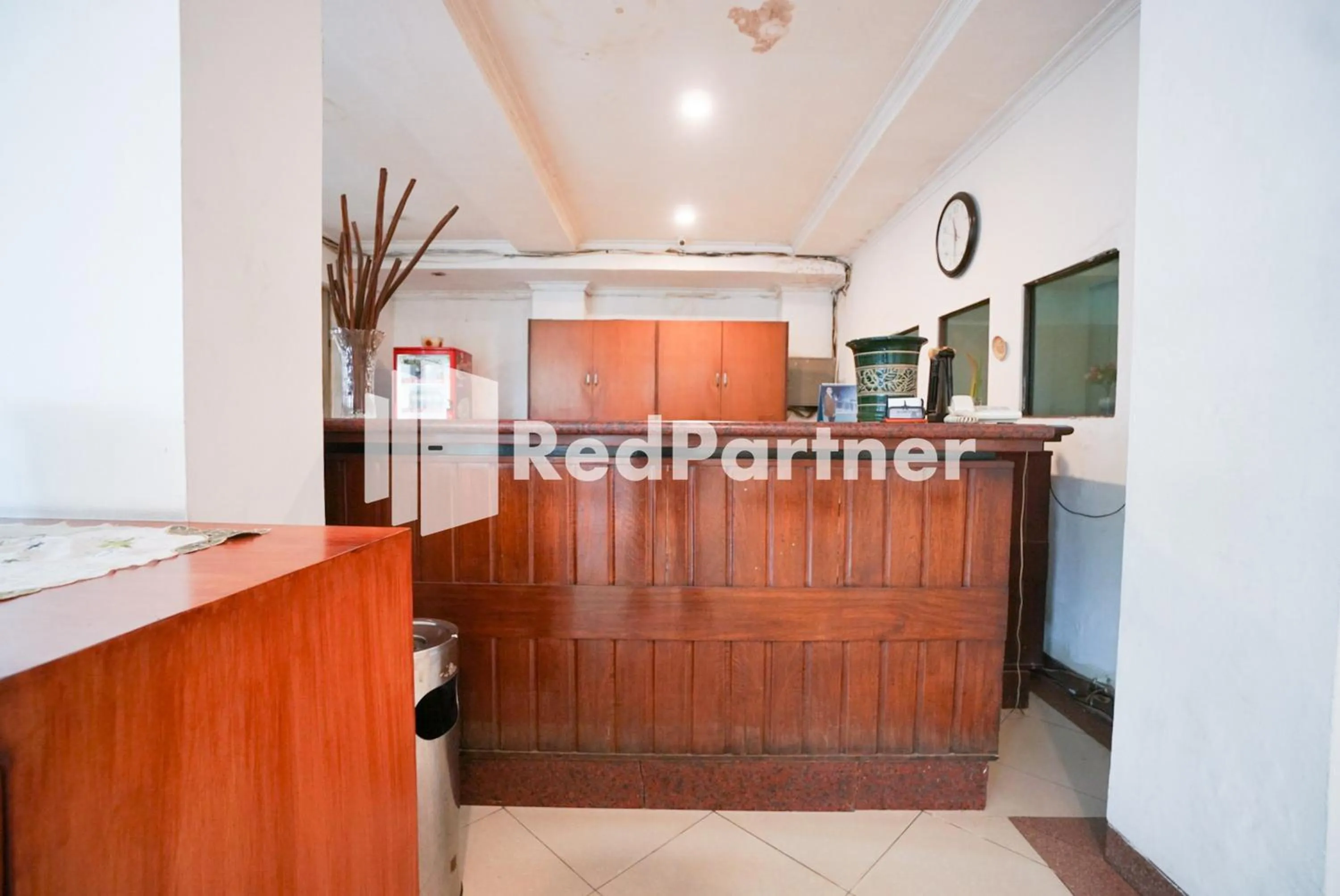 Lobby or reception in Hotel Borobudur Kemayoran Syariah Mitra RedDoorz