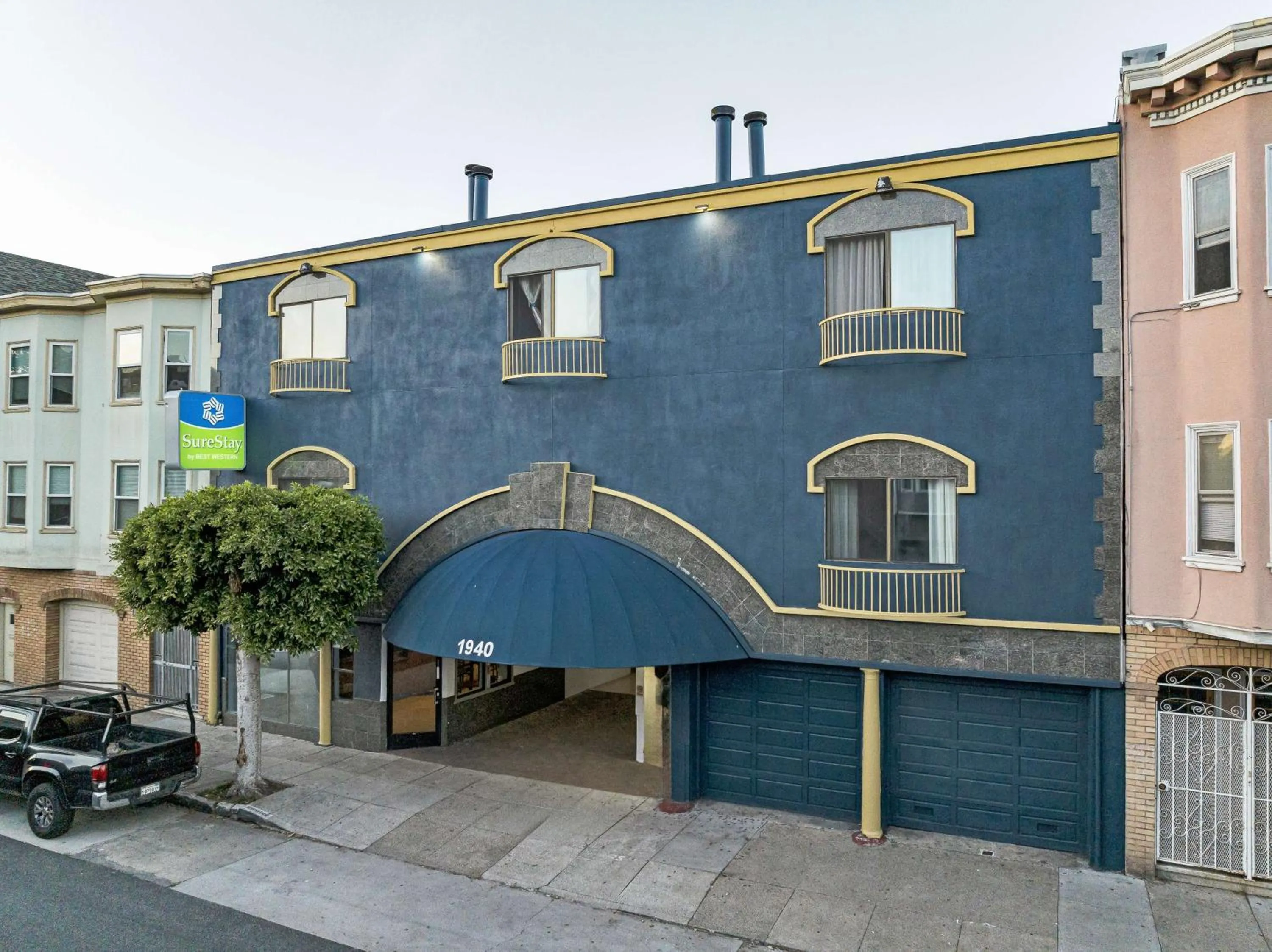 Property building in SureStay by Best Western San Francisco Marina District