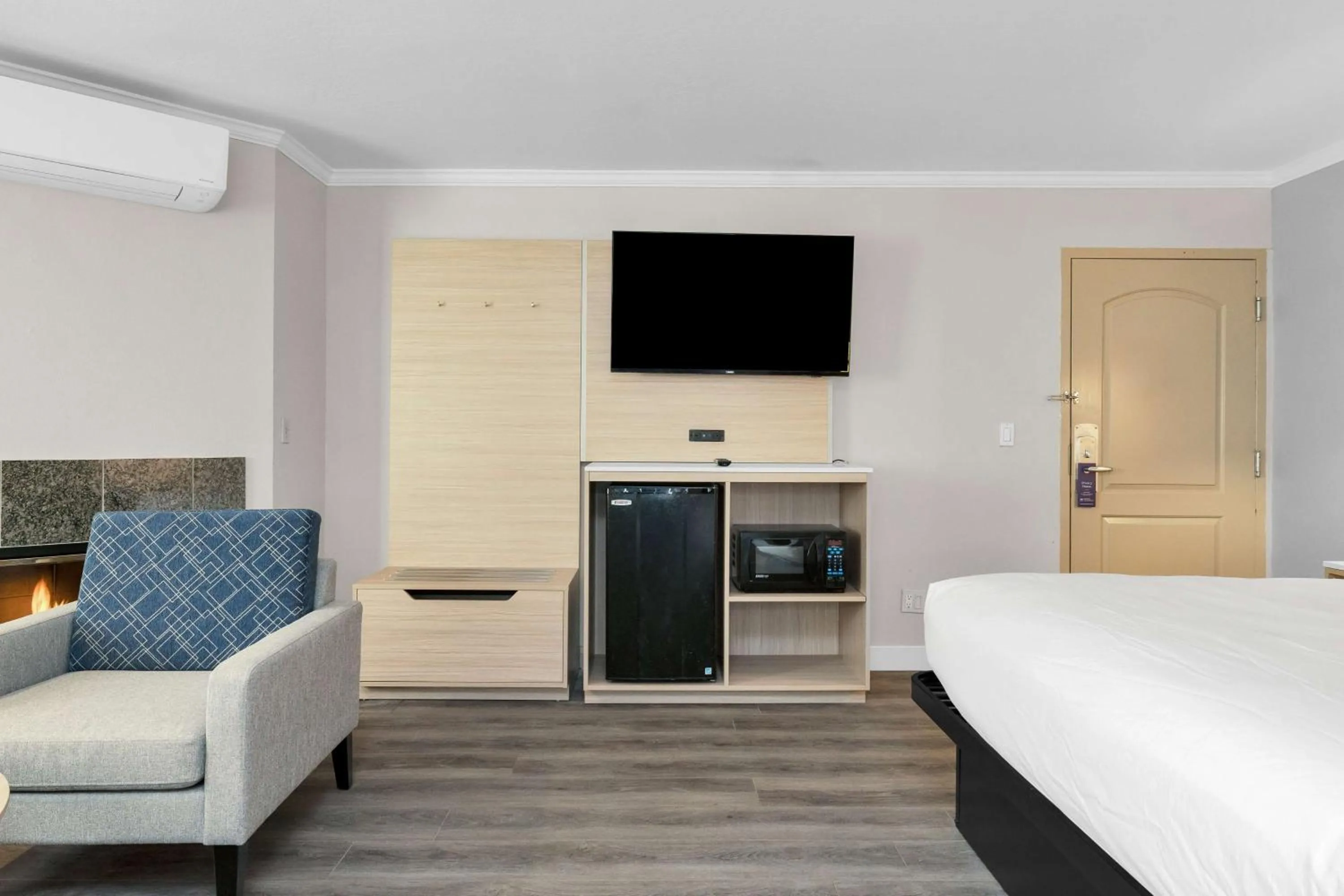 Bedroom, Bed in SureStay by Best Western San Francisco Marina District